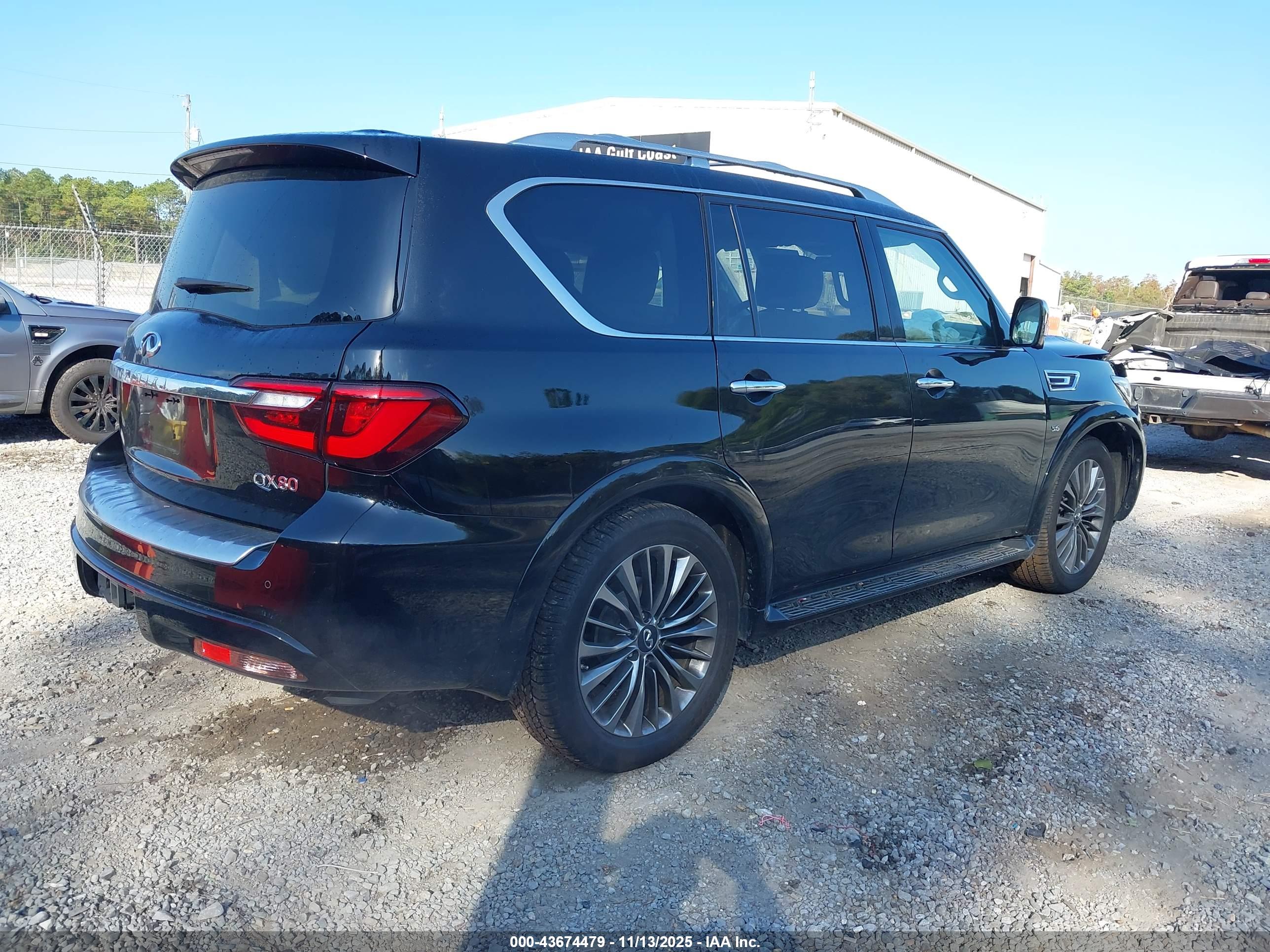 INFINITI QX80 image 4