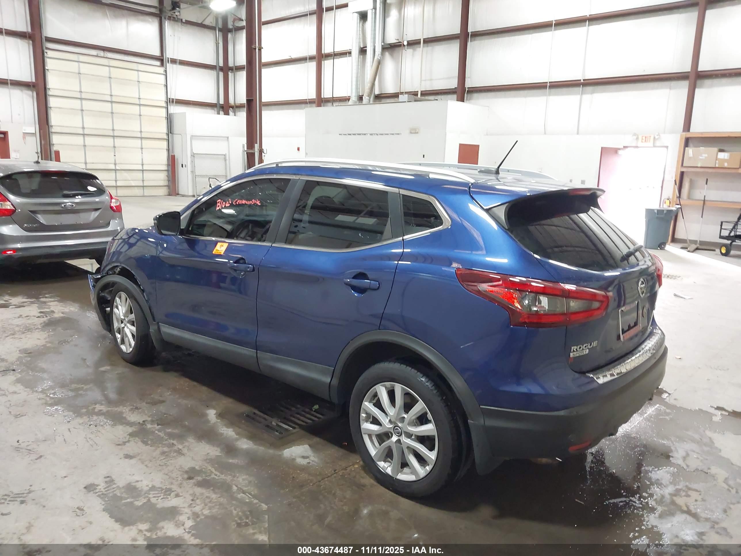 NISSAN ROGUE image 3