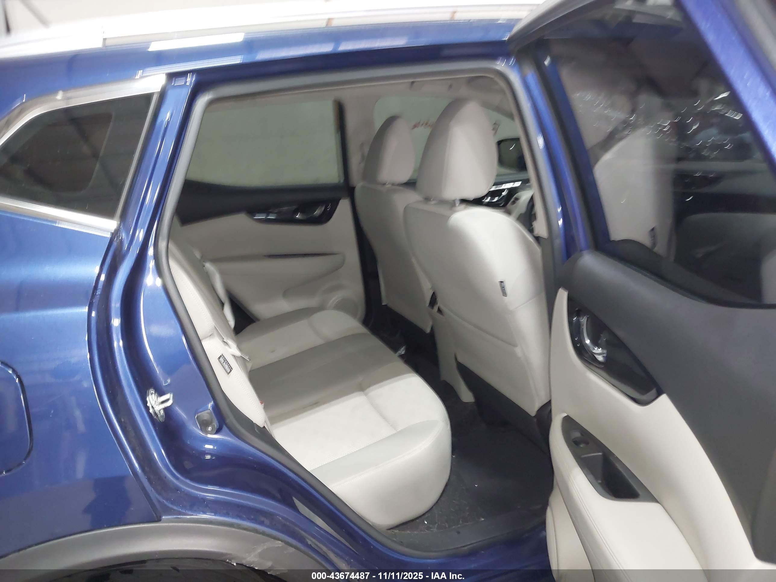 NISSAN ROGUE image 8