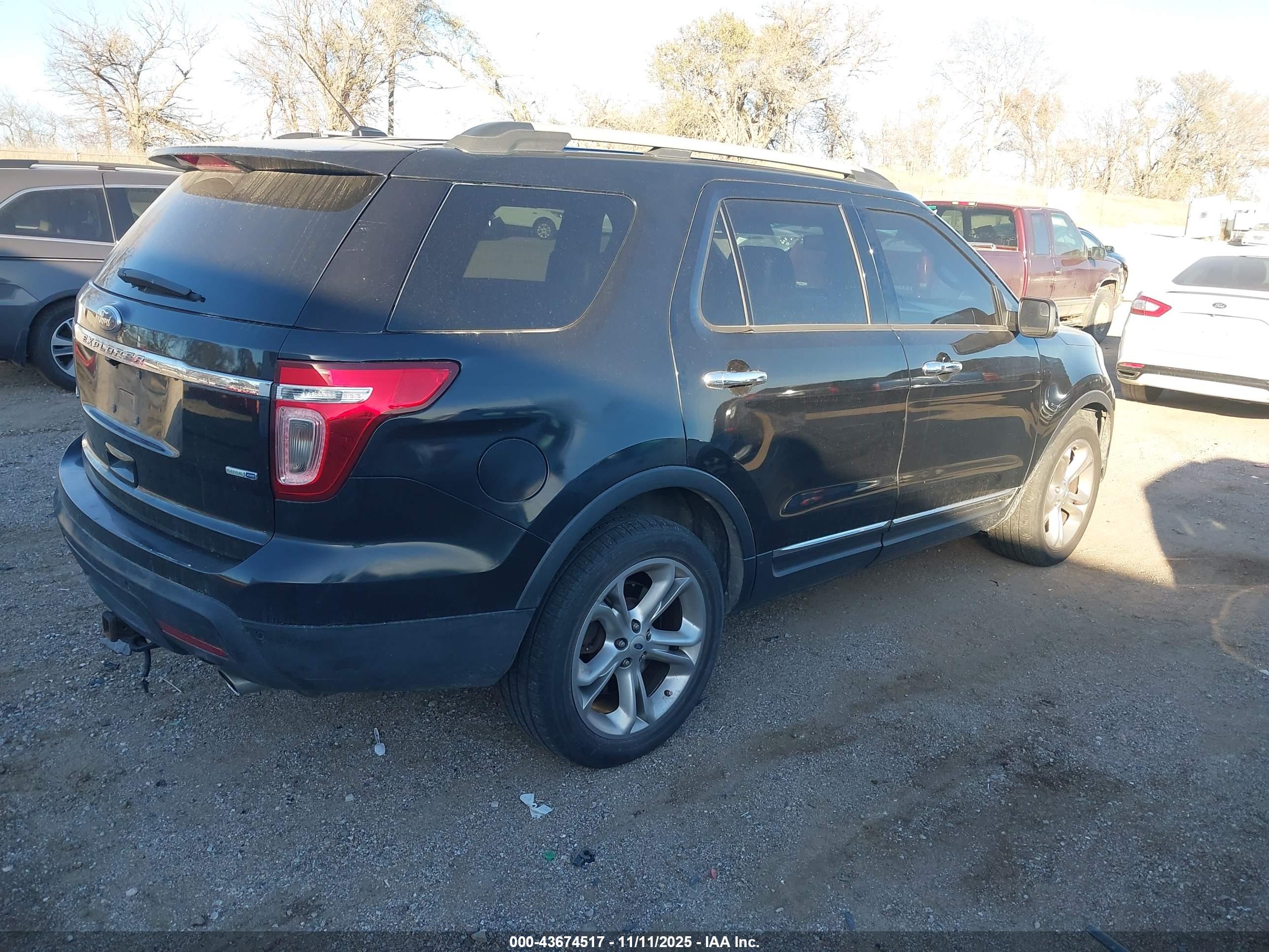 FORD EXPLORER image 4