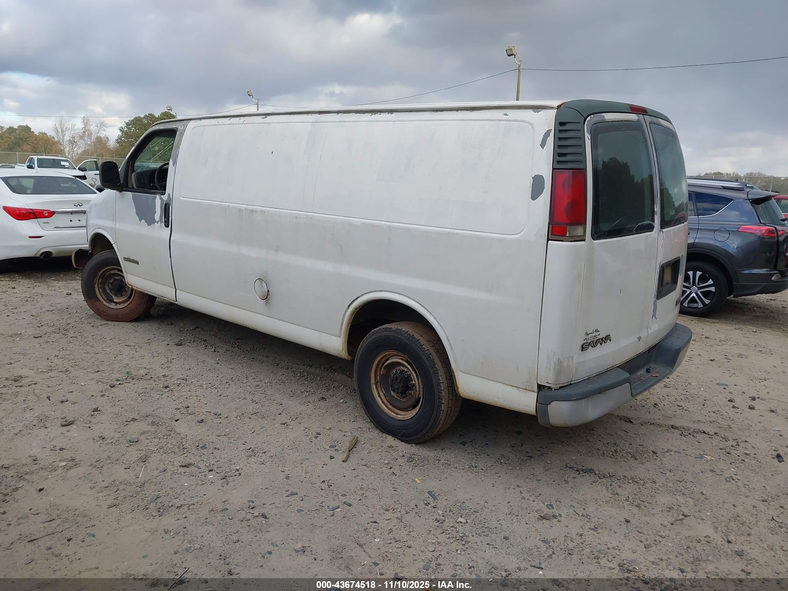 GMC SAVANA image 3
