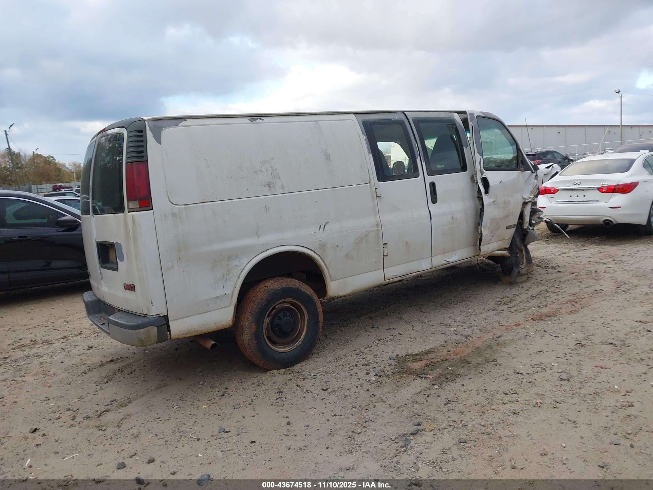 GMC SAVANA image 4