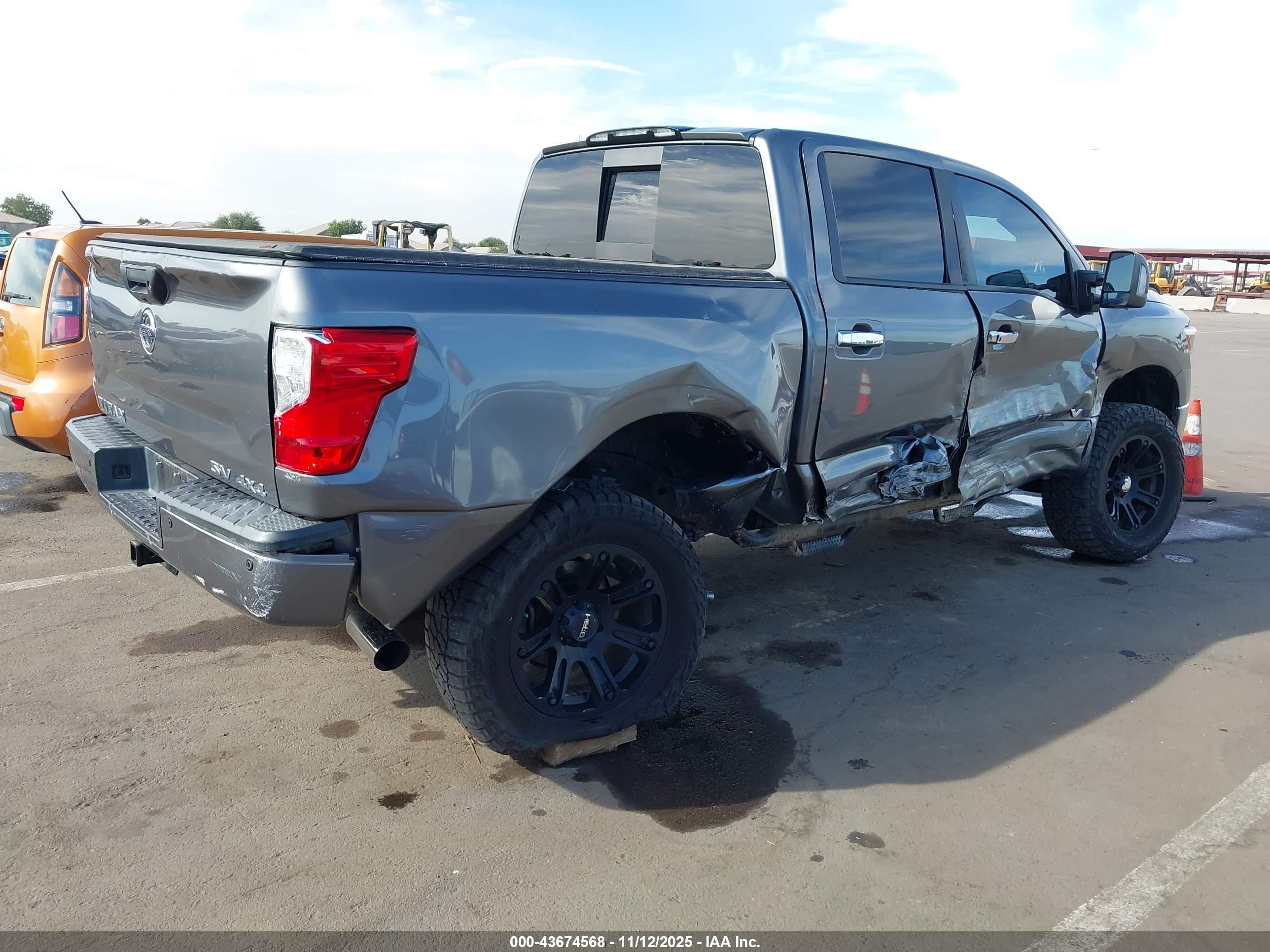 NISSAN TITAN image 4