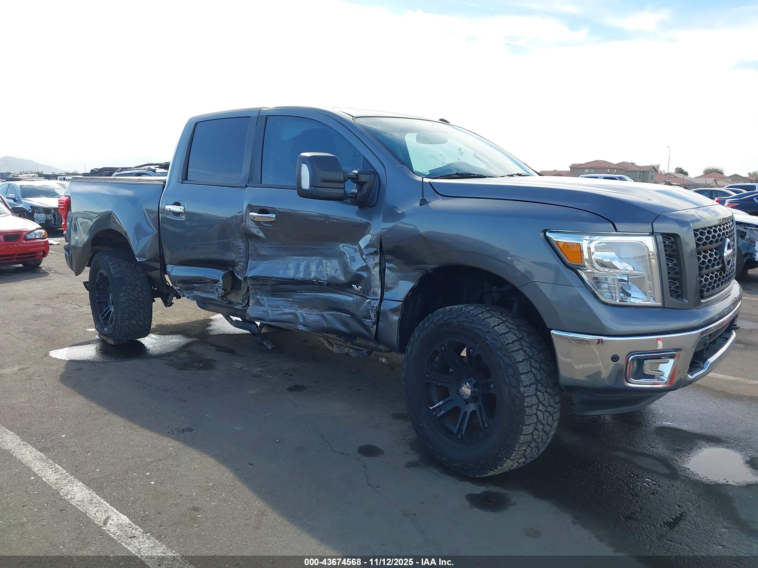 NISSAN TITAN image 6