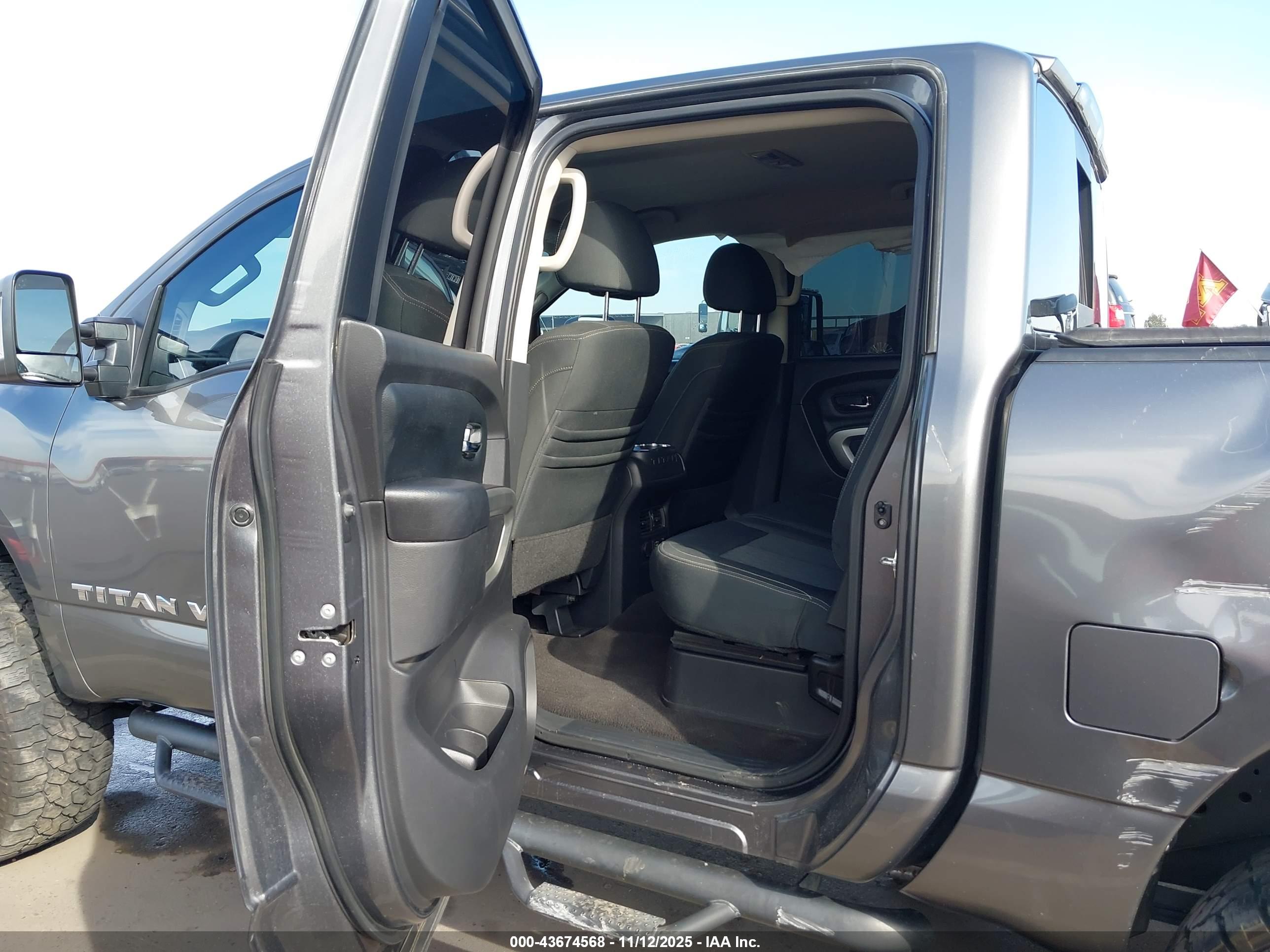 NISSAN TITAN image 8