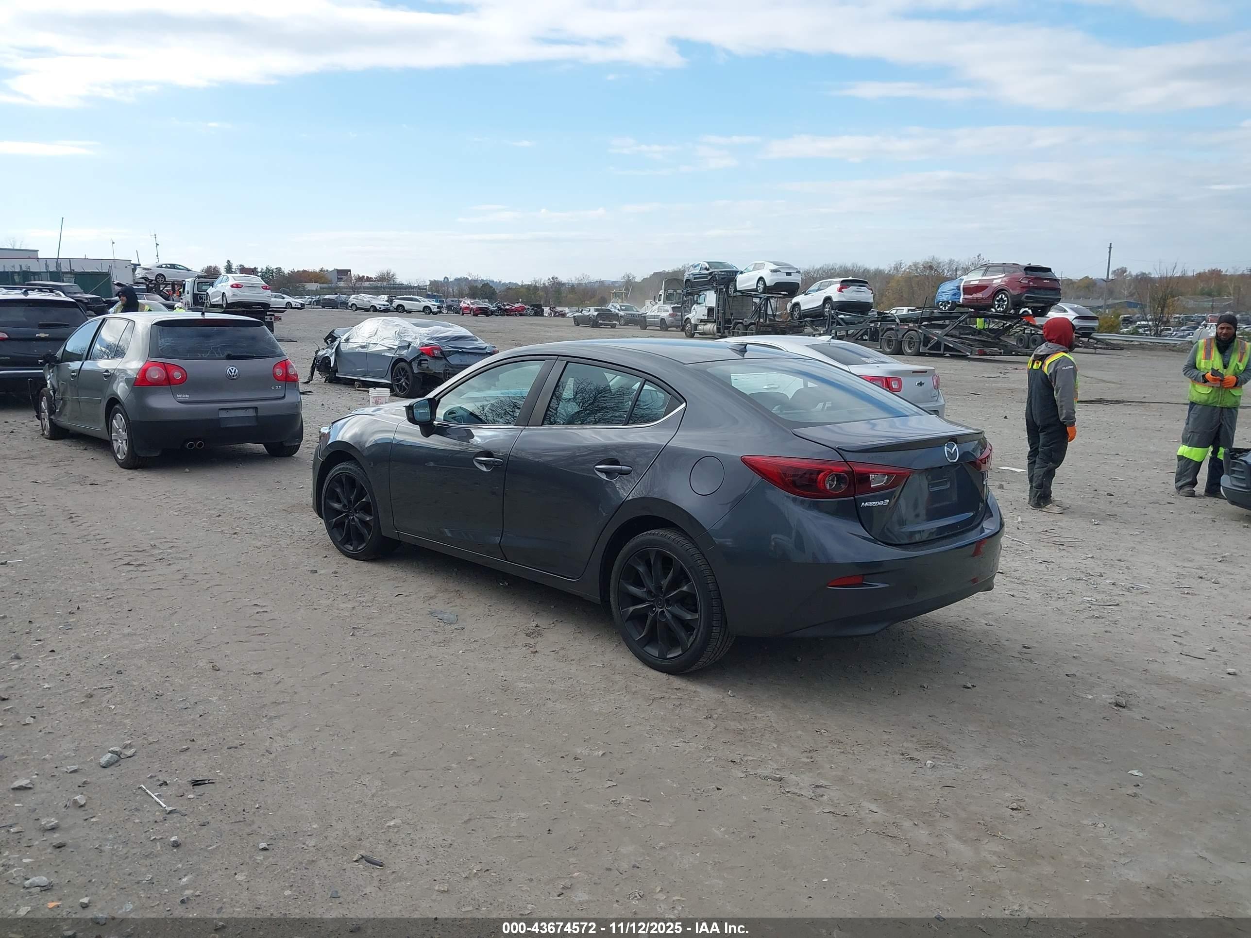 MAZDA MAZDA3 image 3