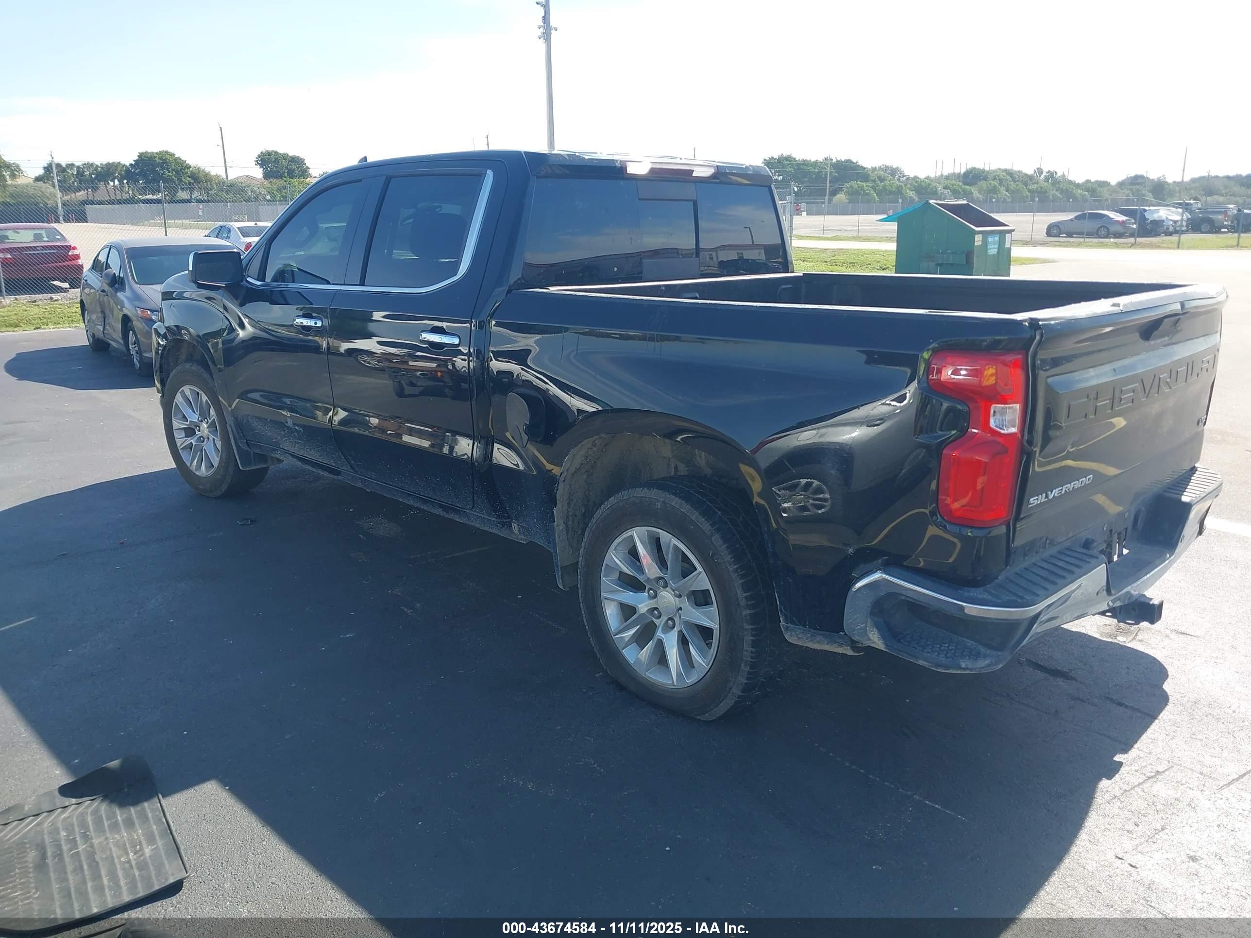 CHEVROLET SILVERADO image 3