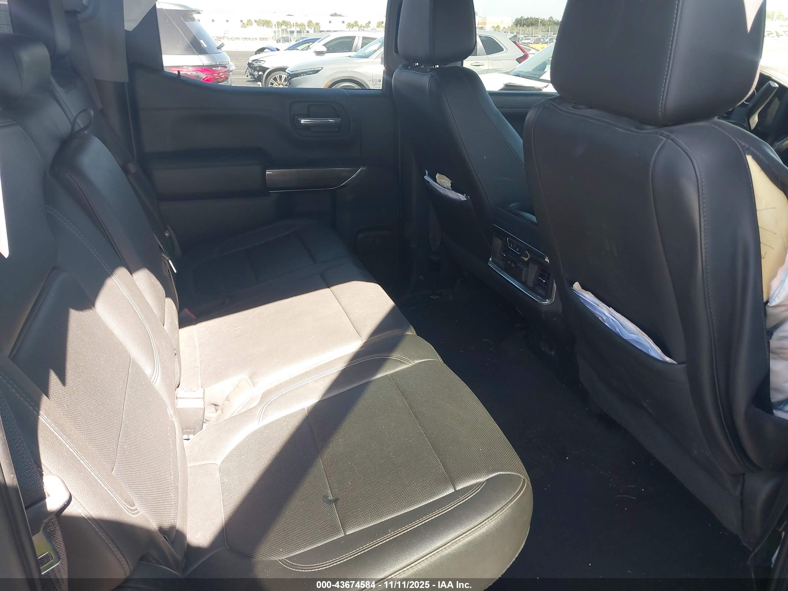 CHEVROLET SILVERADO image 8