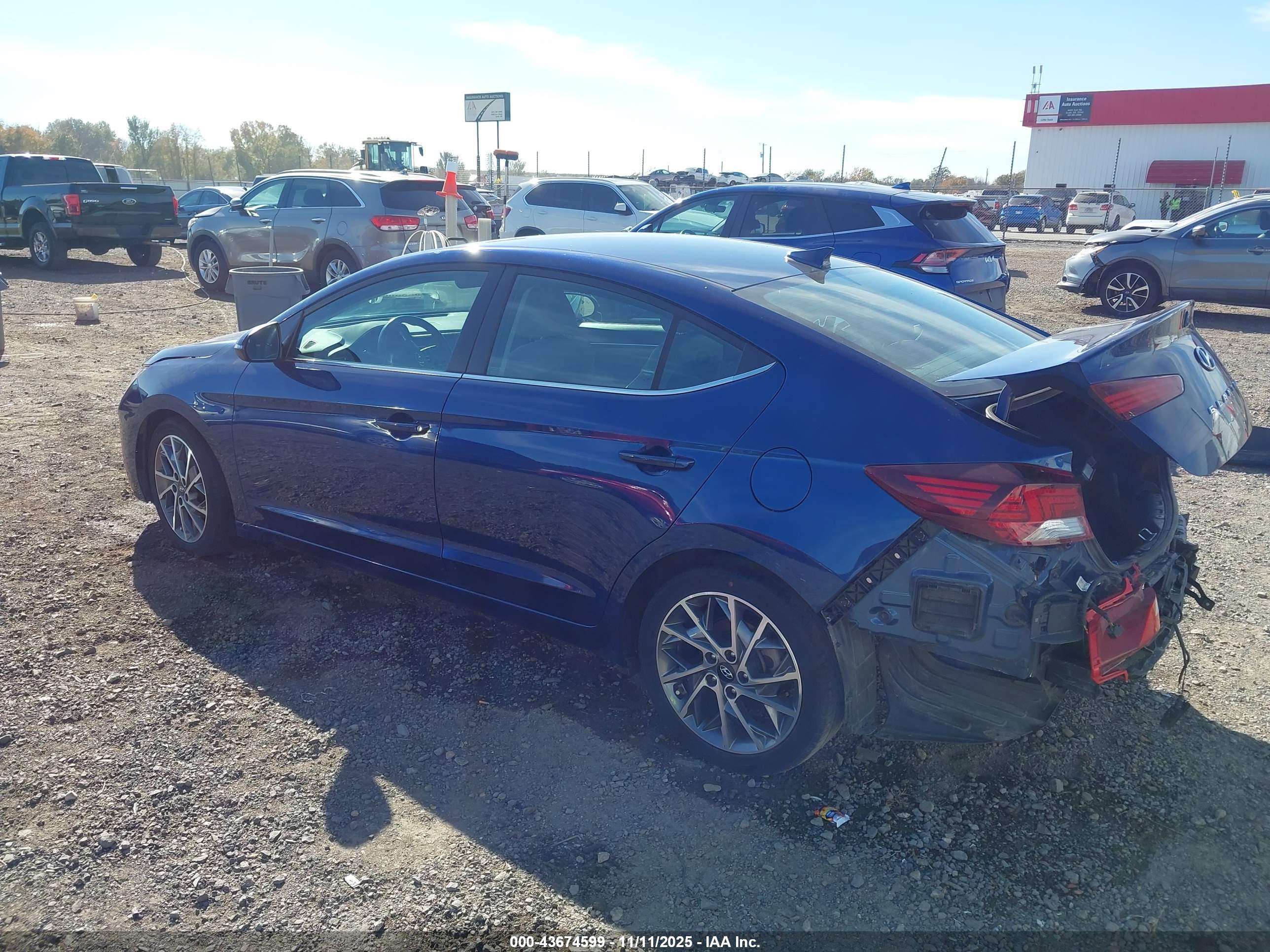 HYUNDAI ELANTRA image 3