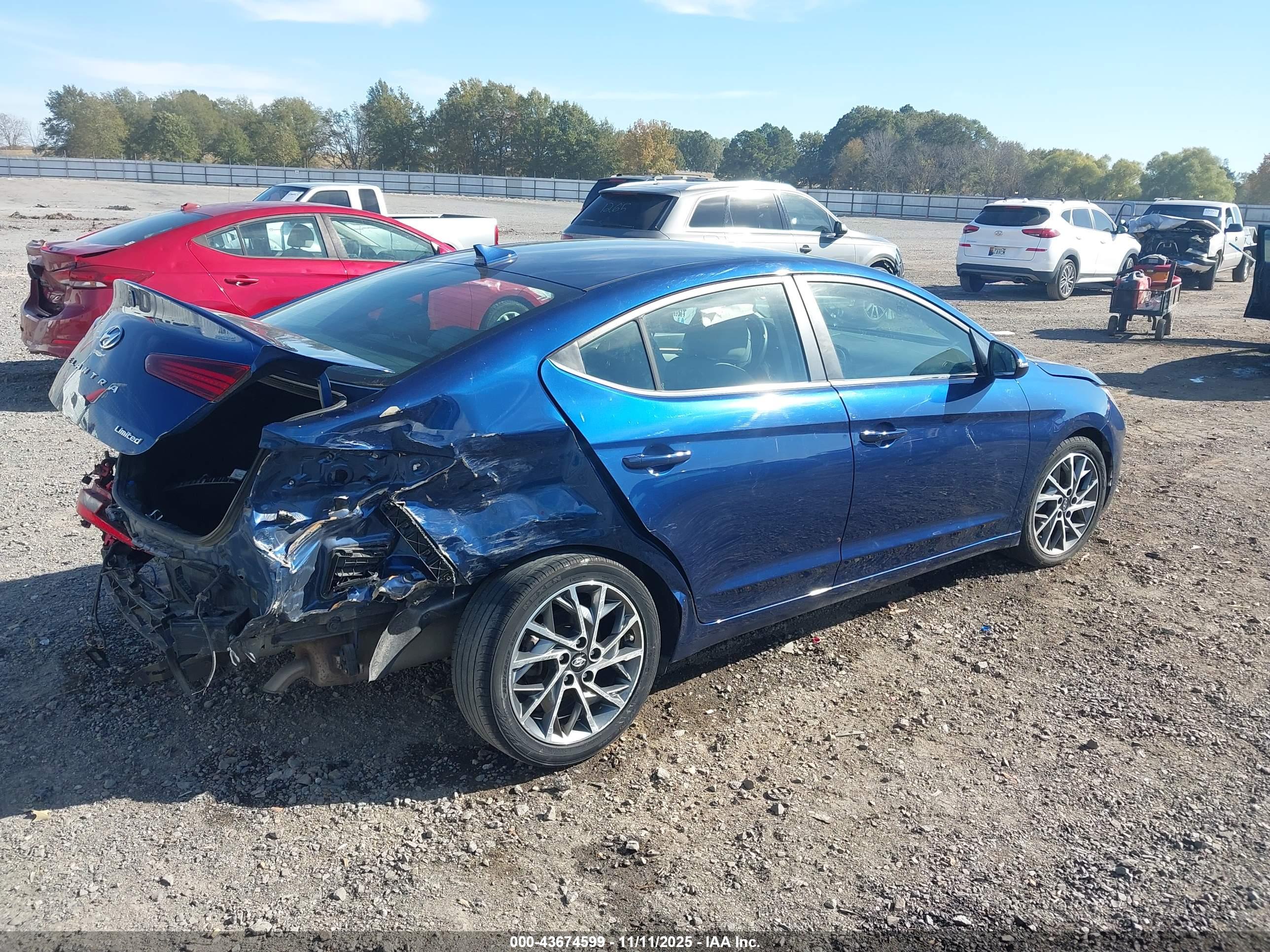 HYUNDAI ELANTRA image 4