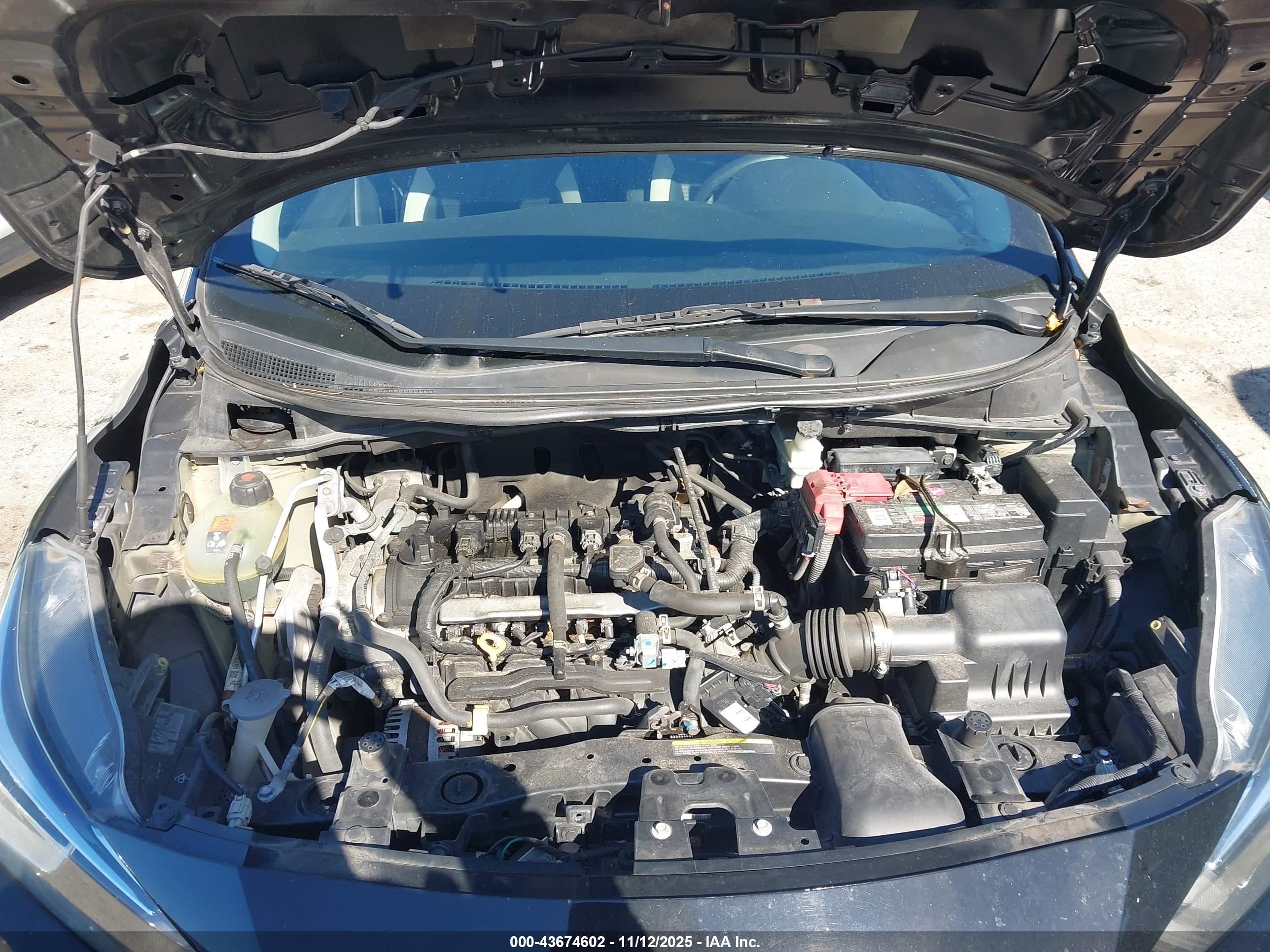 NISSAN VERSA image 10