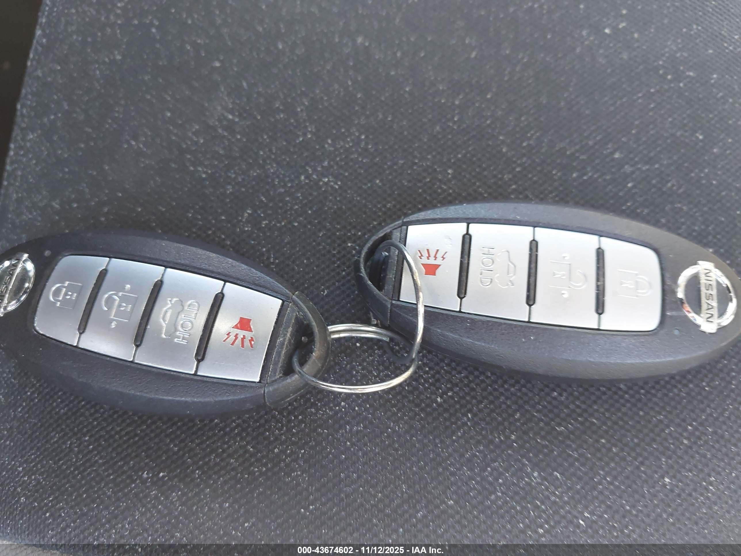 NISSAN VERSA image 11