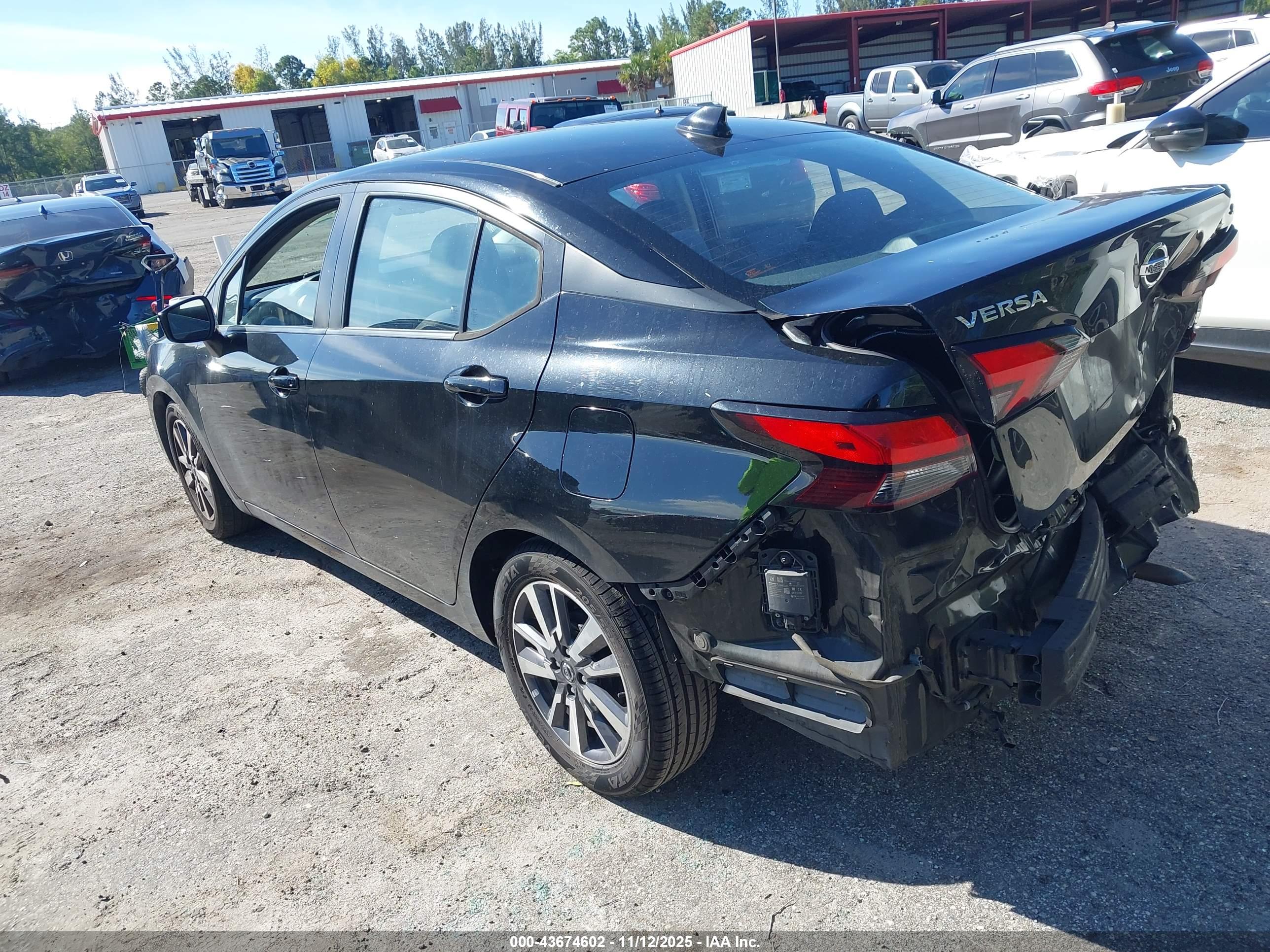 NISSAN VERSA image 3