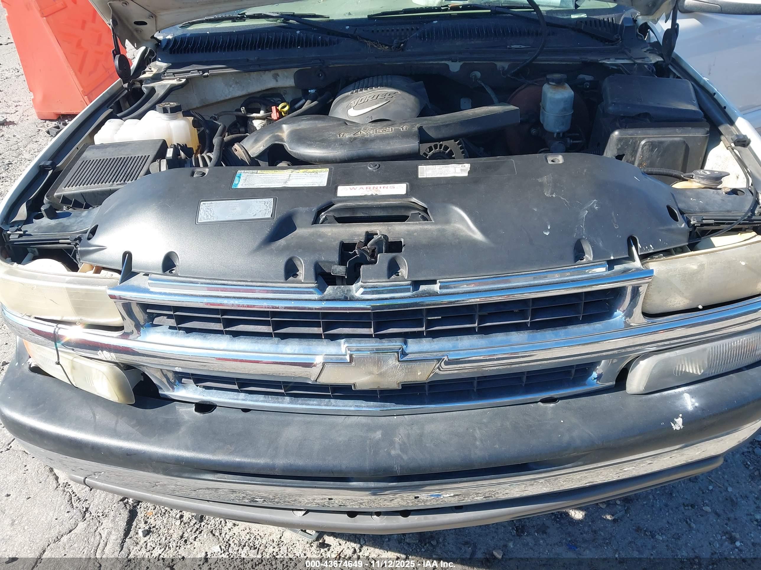 CHEVROLET SUBURBAN image 10