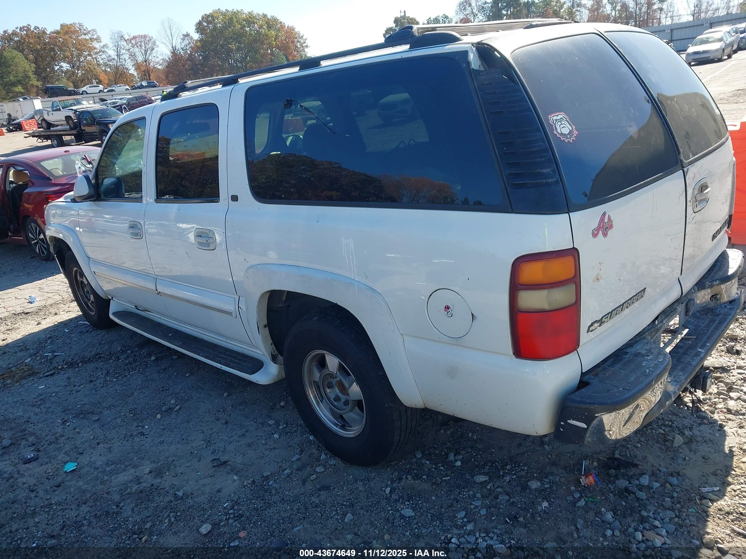 CHEVROLET SUBURBAN image 3