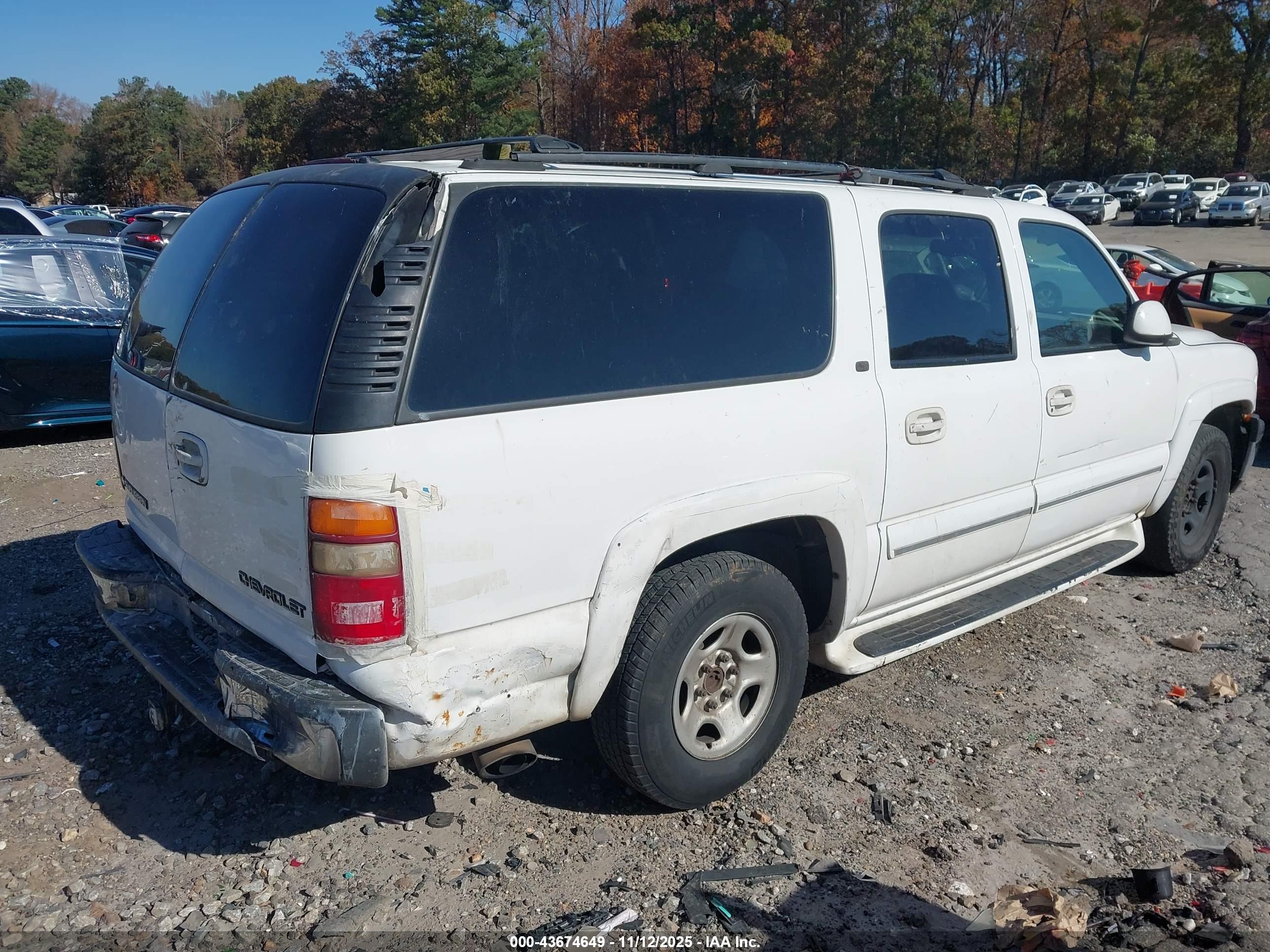 CHEVROLET SUBURBAN image 4