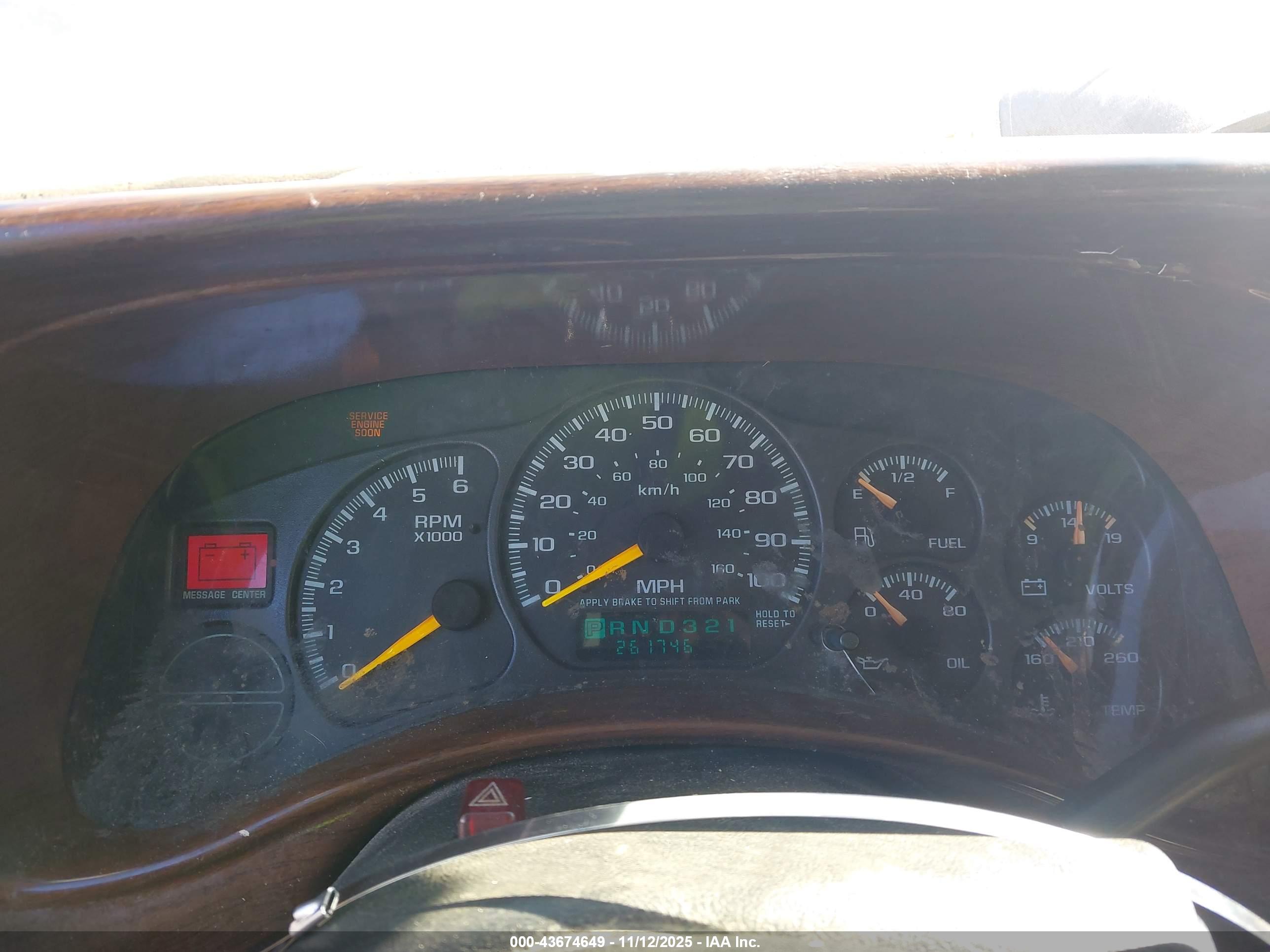 CHEVROLET SUBURBAN image 7