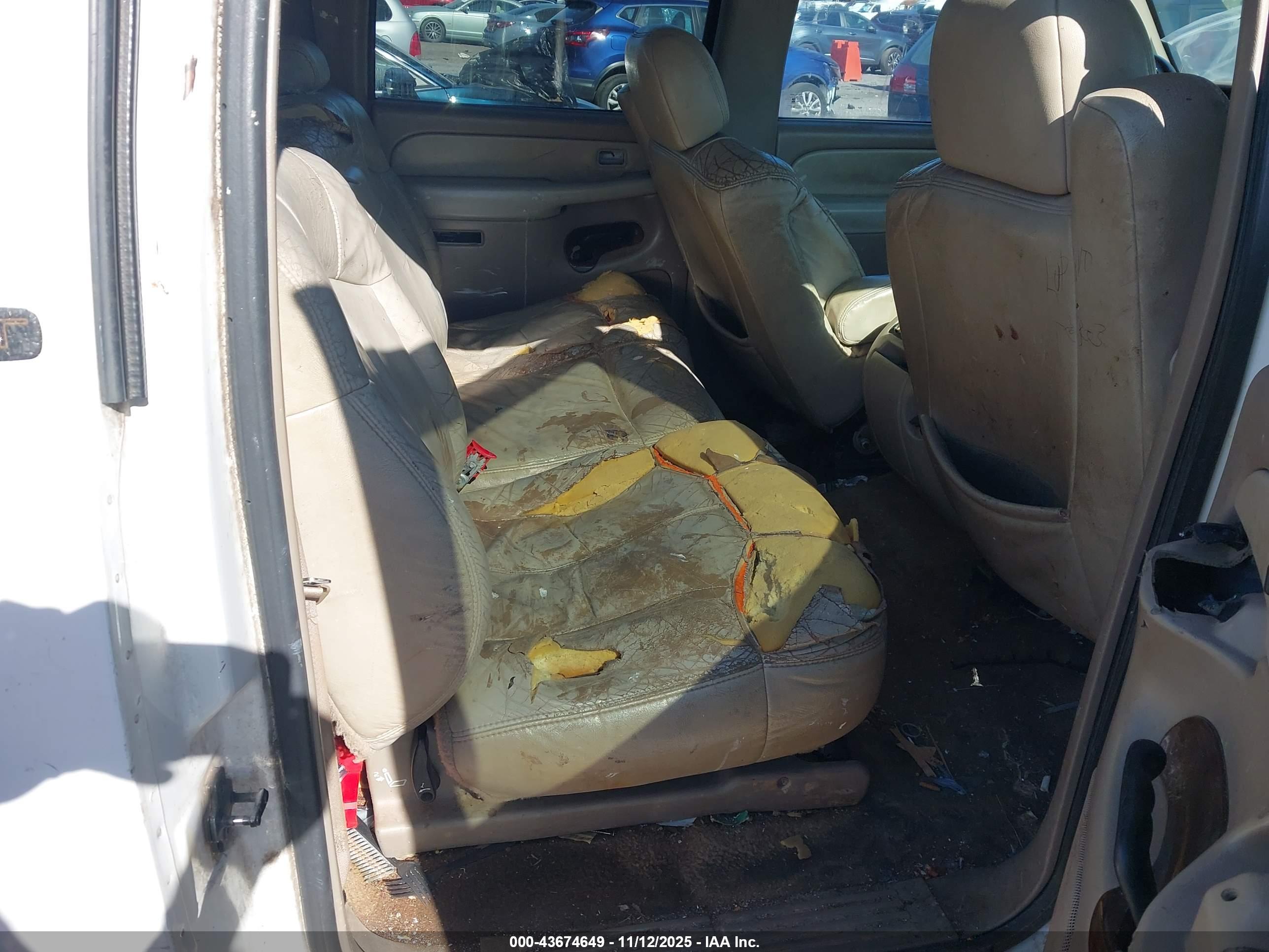 CHEVROLET SUBURBAN image 8