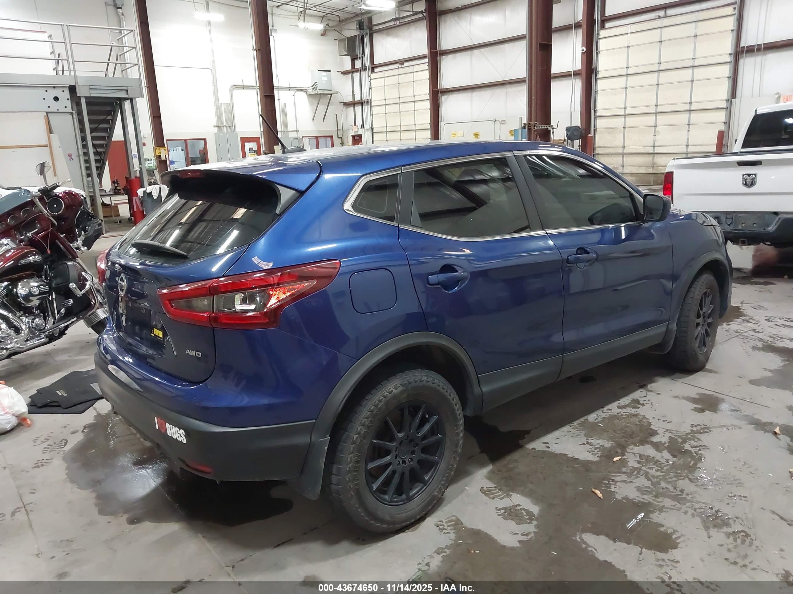 NISSAN ROGUE image 4