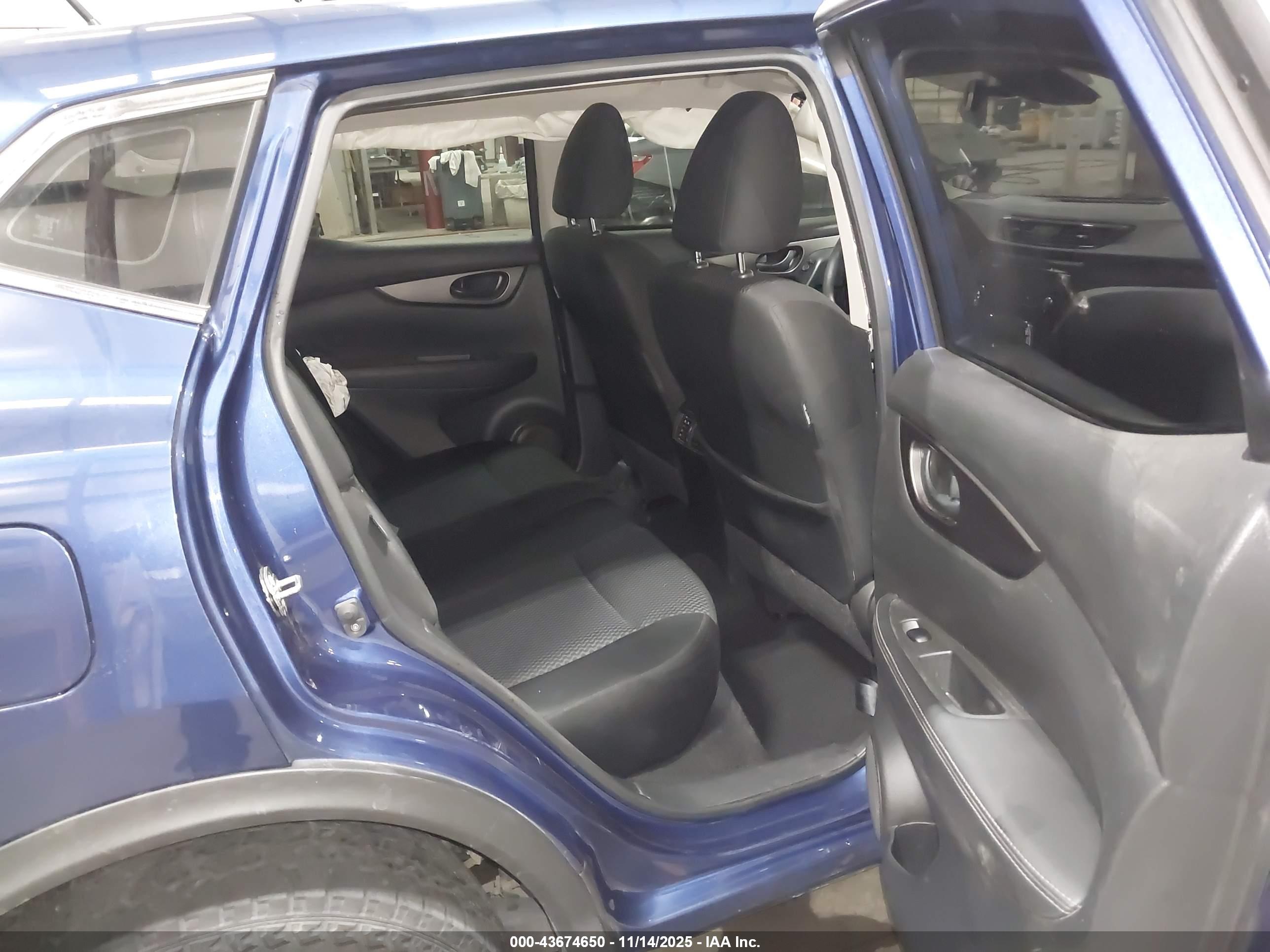 NISSAN ROGUE image 8