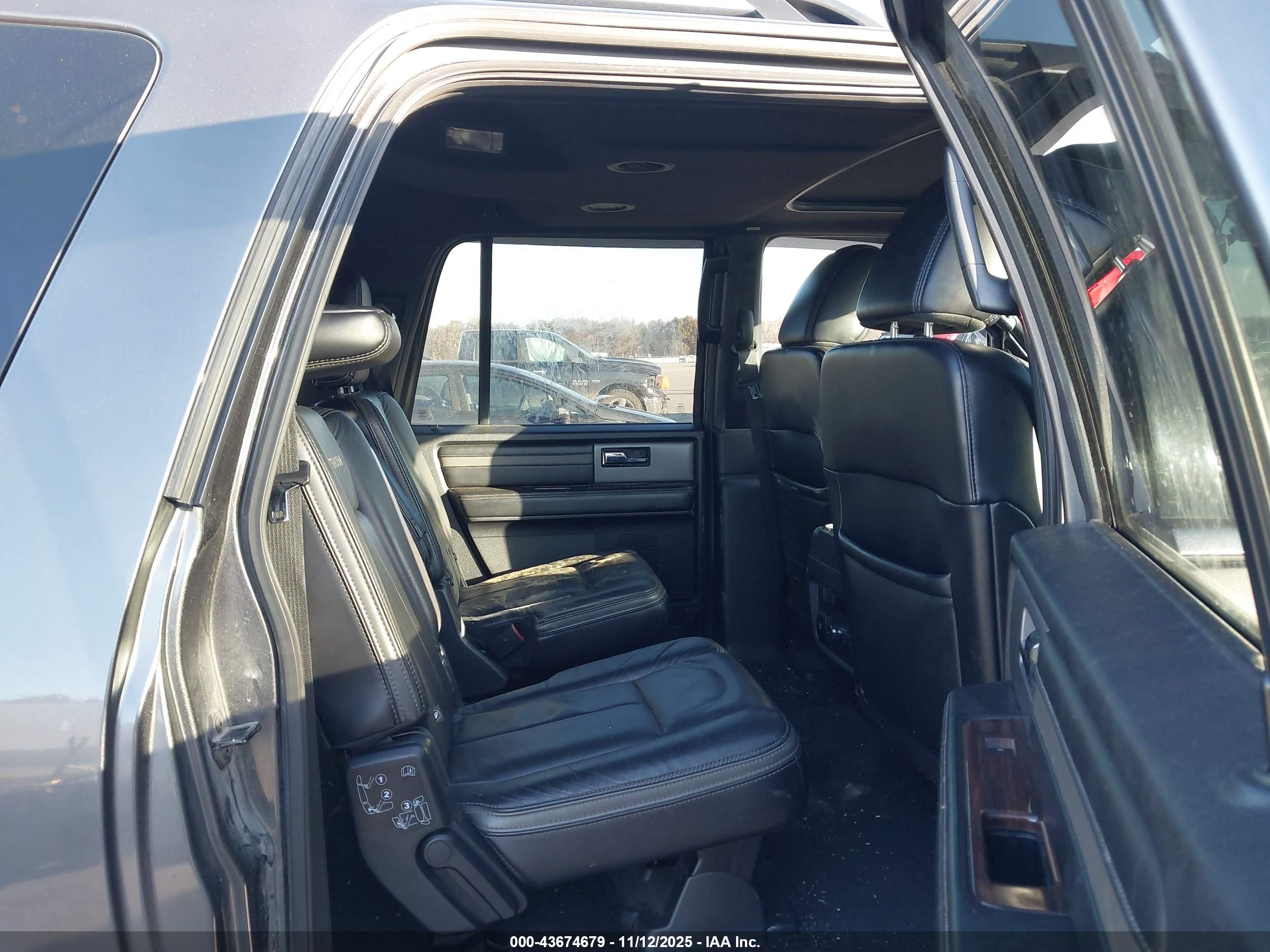 FORD EXPEDITION image 8