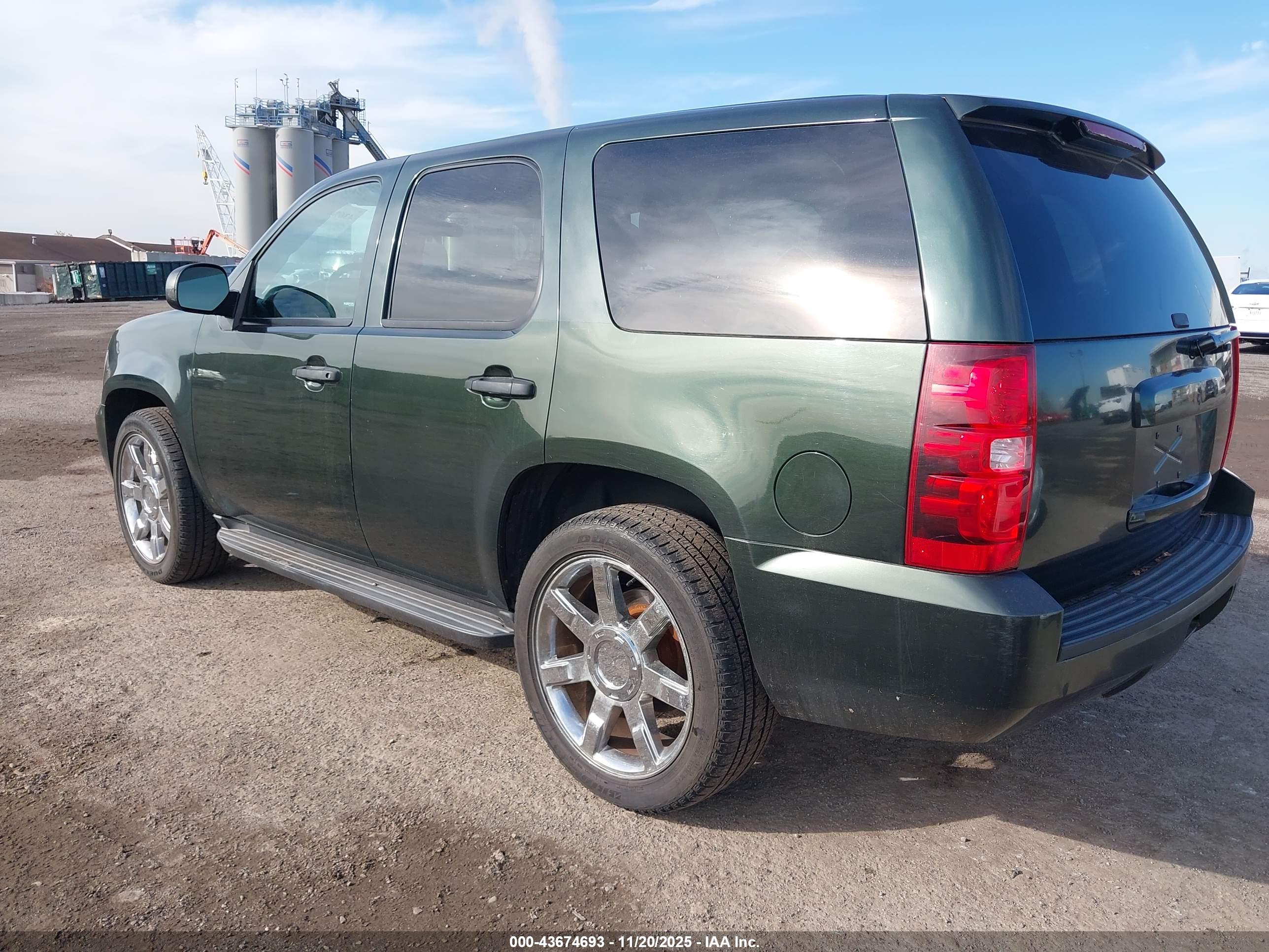 CHEVROLET TAHOE image 3