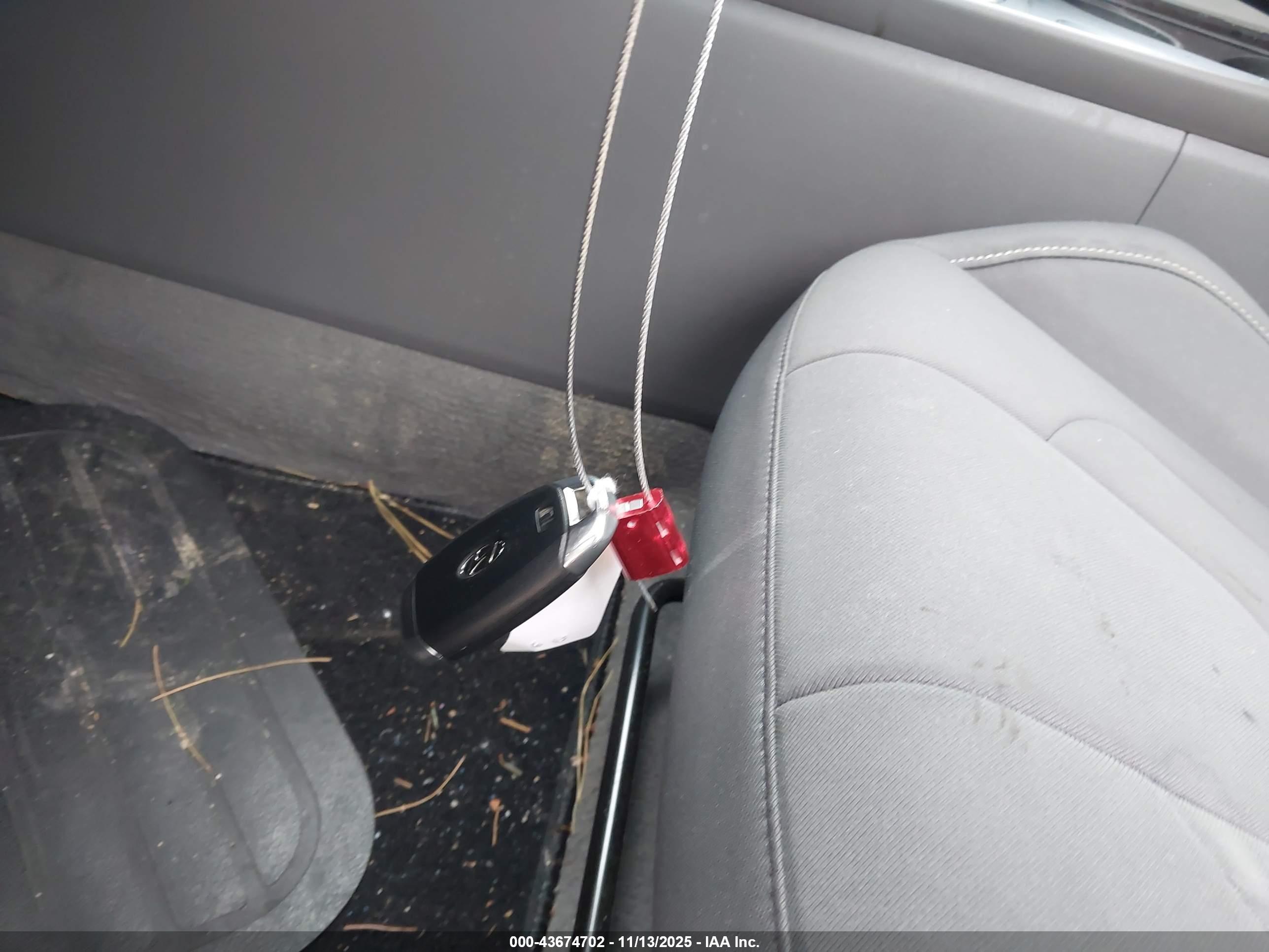 HYUNDAI ELANTRA image 11