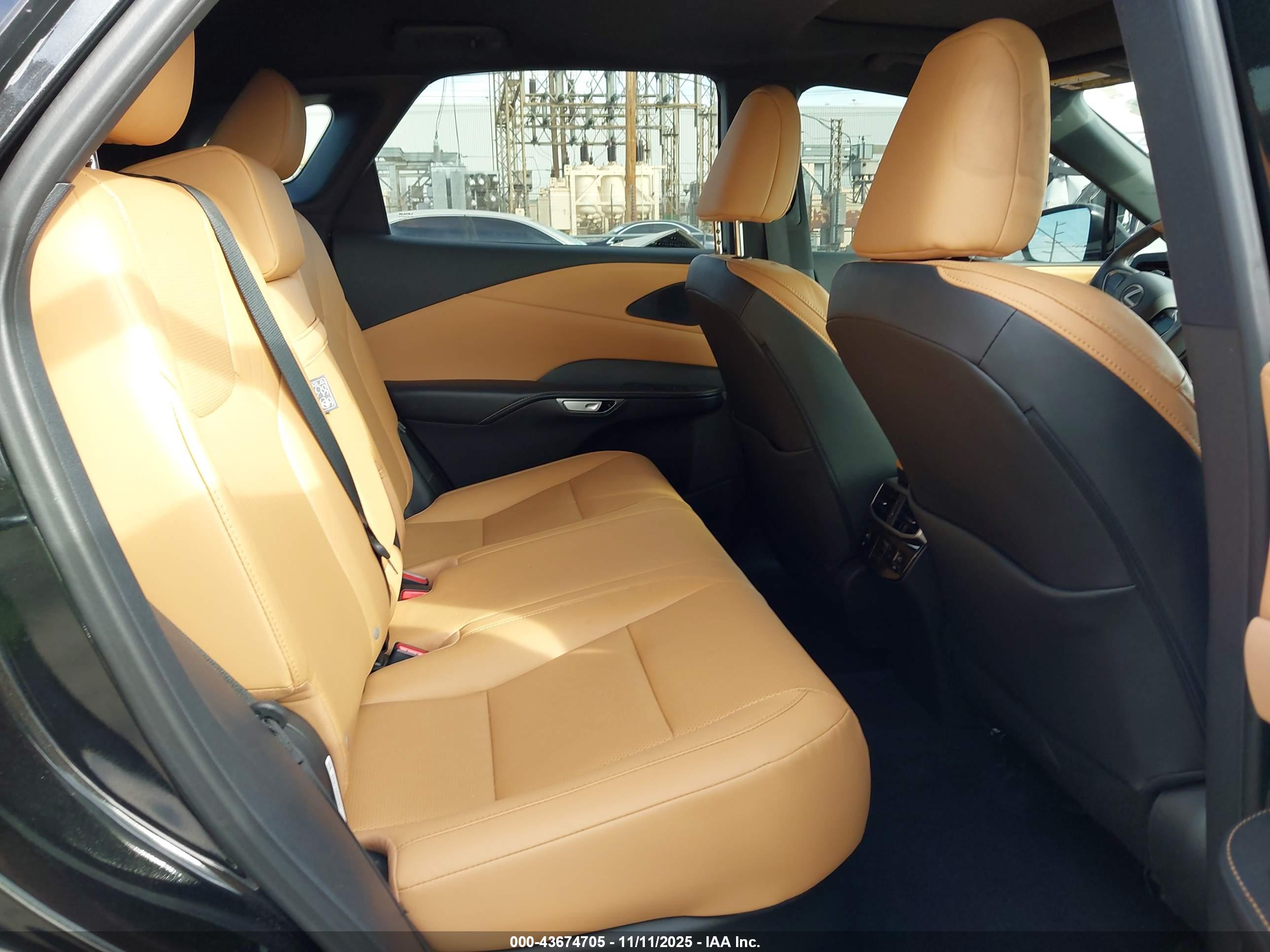 LEXUS RX image 8