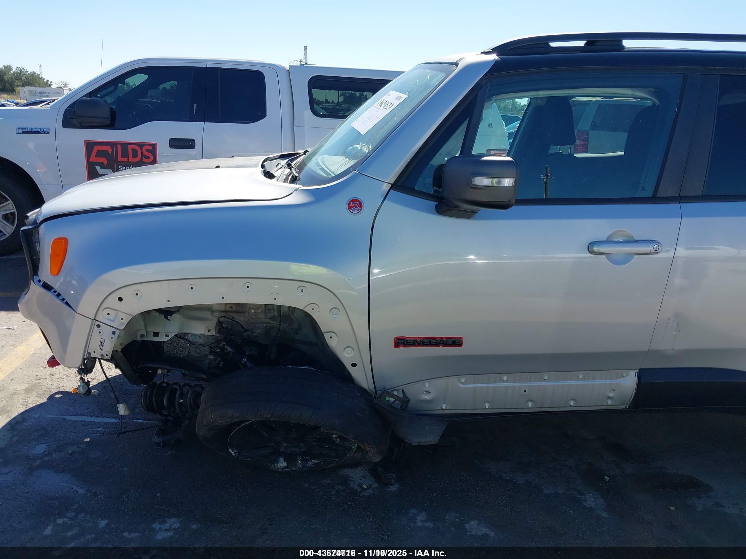 JEEP RENEGADE image 6