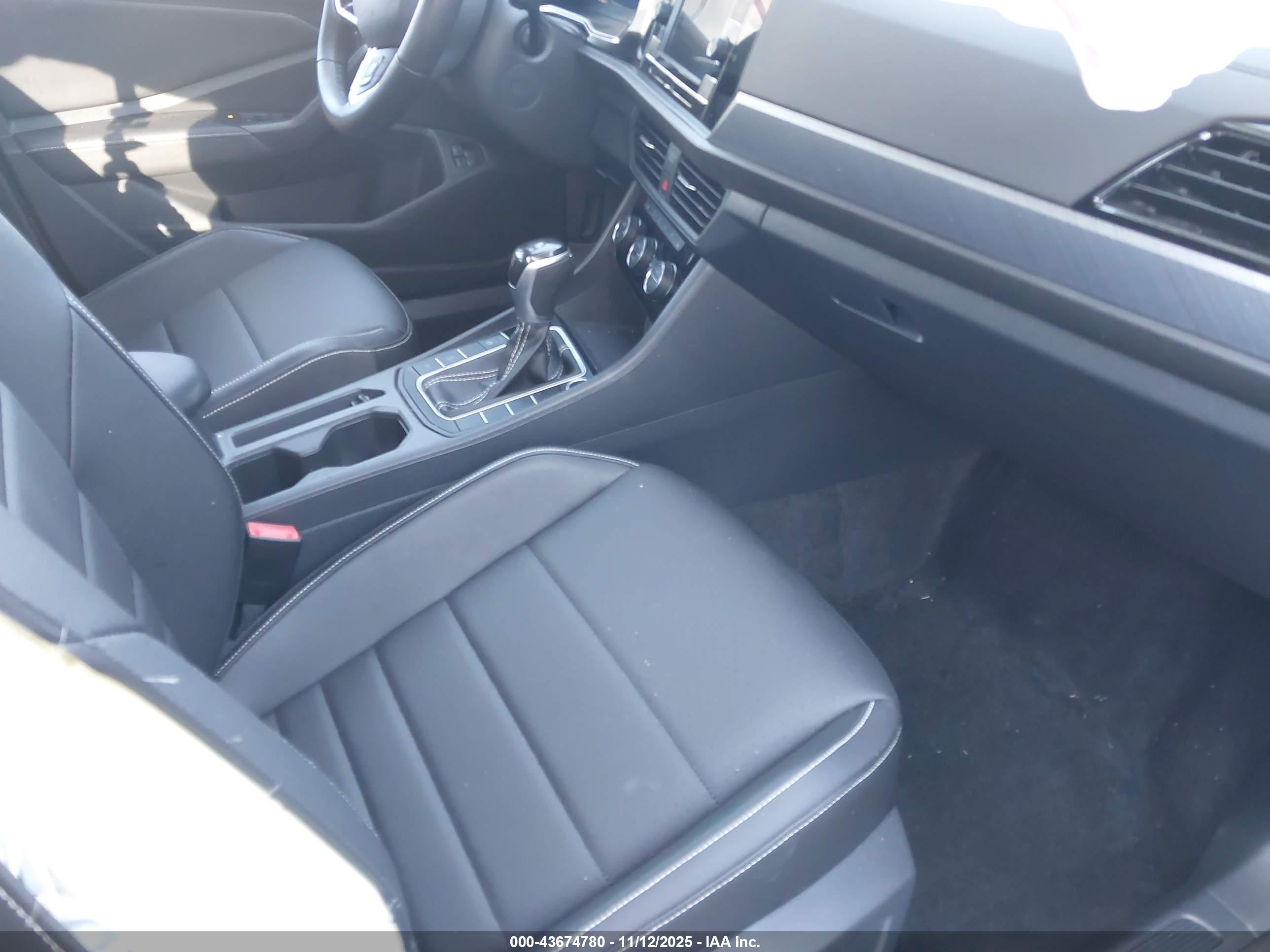 VOLKSWAGEN JETTA image 5