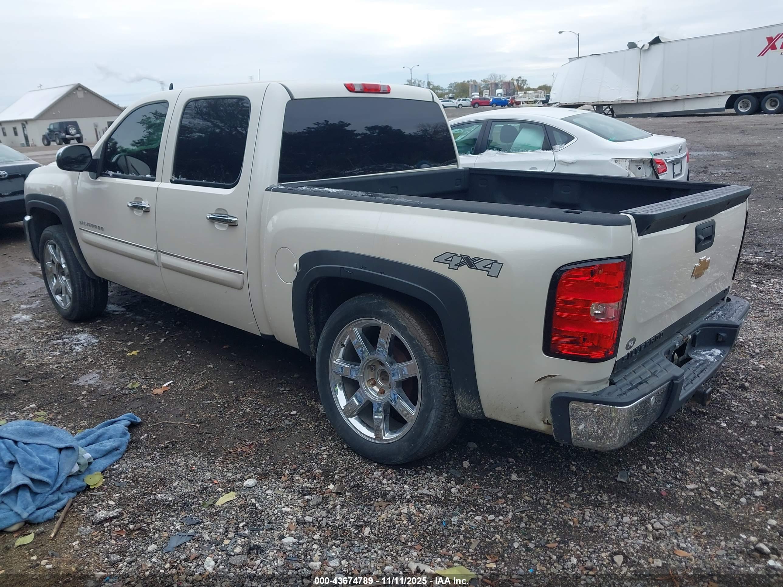 CHEVROLET SILVERADO image 3