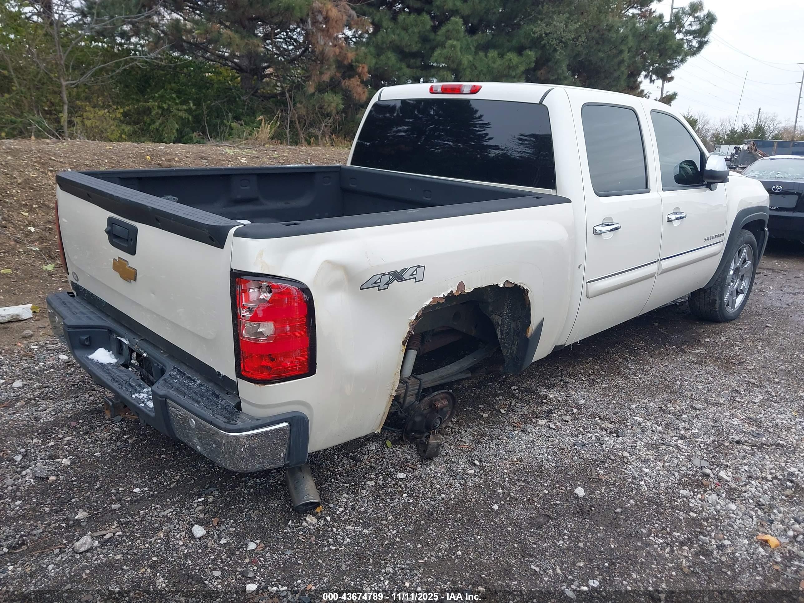 CHEVROLET SILVERADO image 4