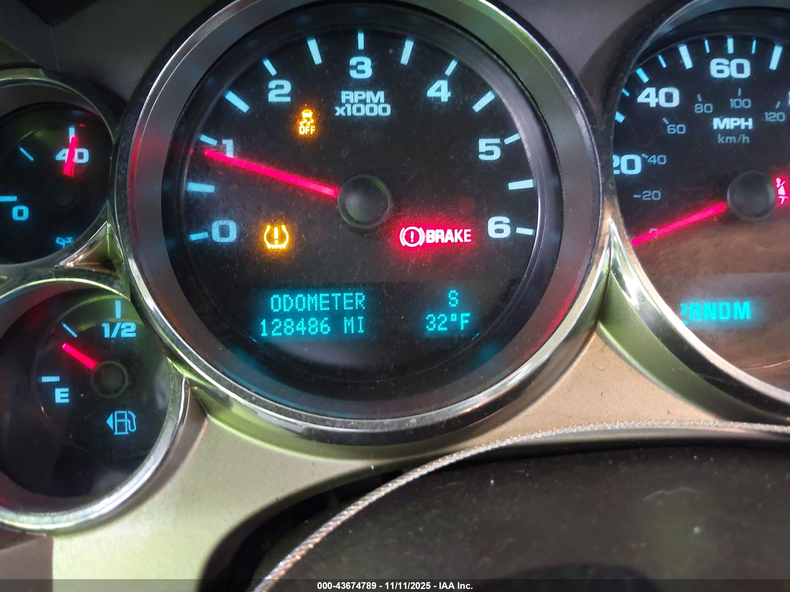 CHEVROLET SILVERADO image 7