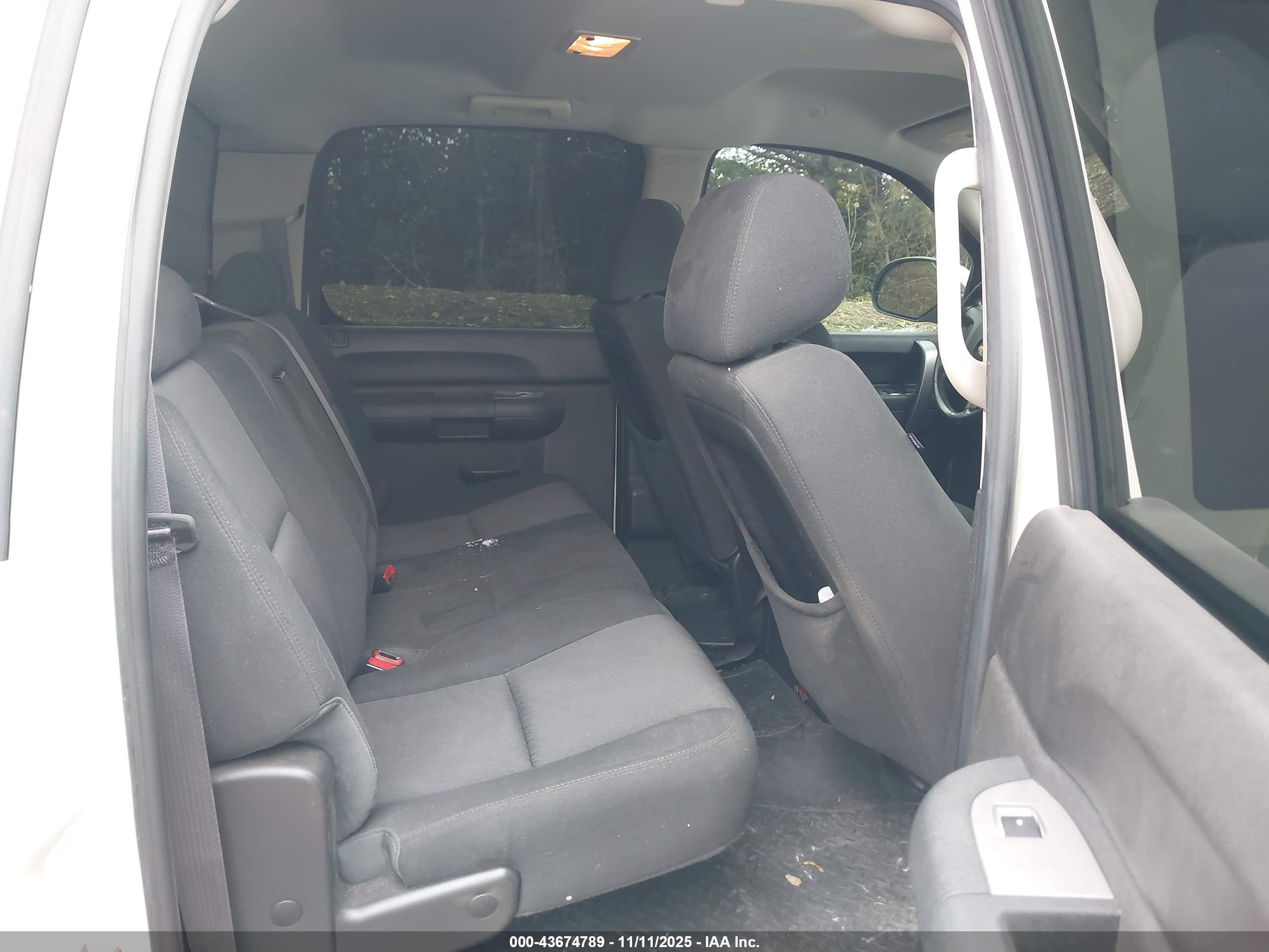 CHEVROLET SILVERADO image 8