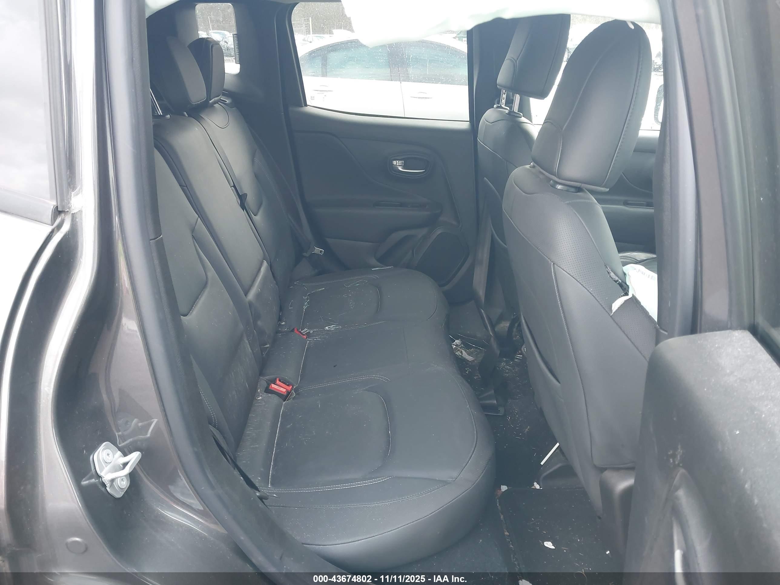 JEEP RENEGADE image 8