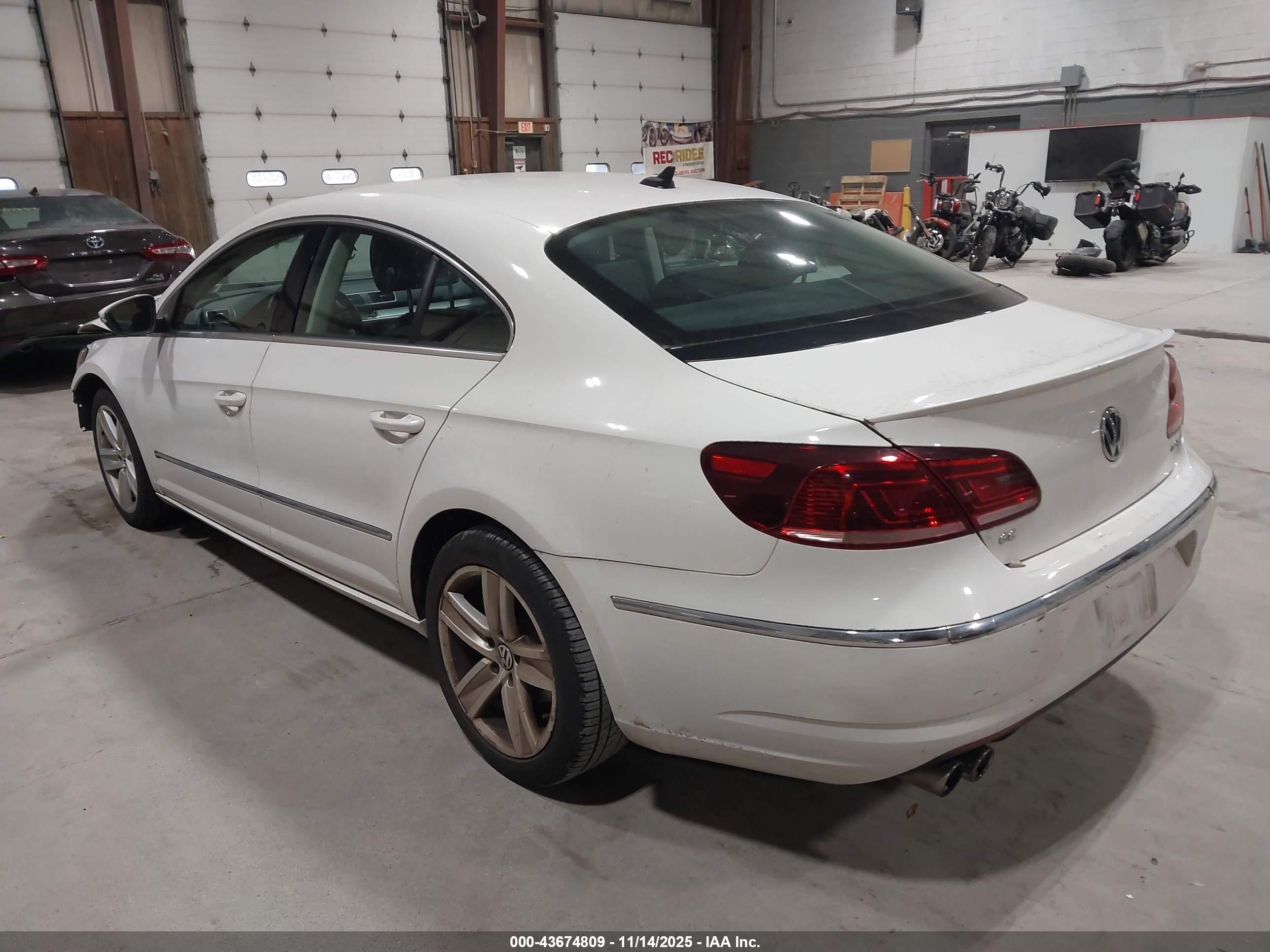 VOLKSWAGEN CC image 3