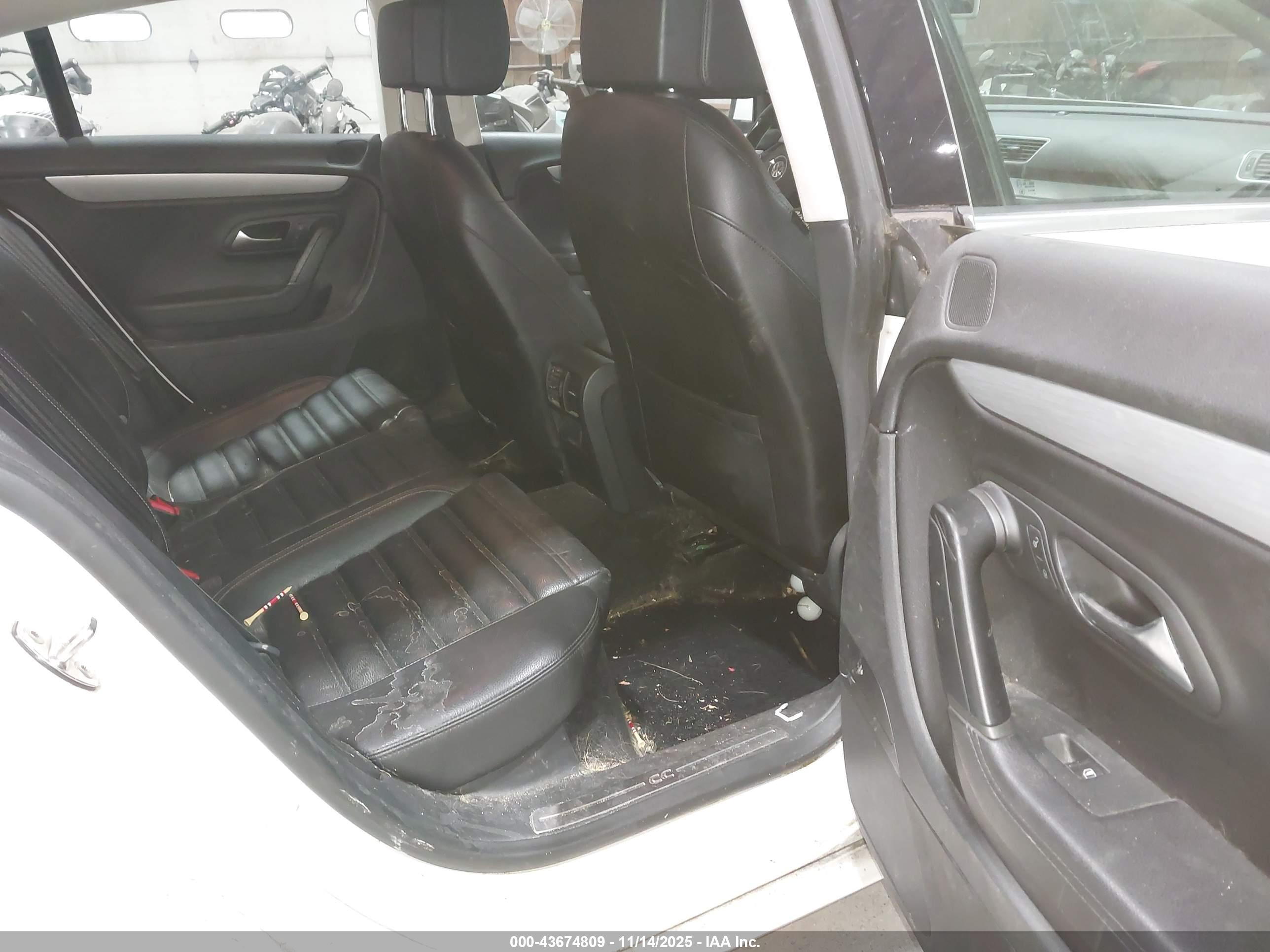VOLKSWAGEN CC image 8