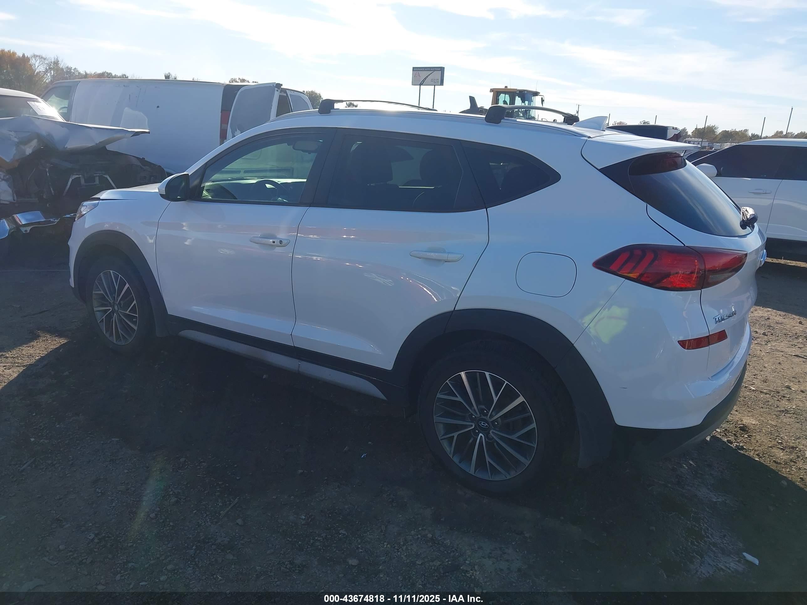 HYUNDAI TUCSON image 3