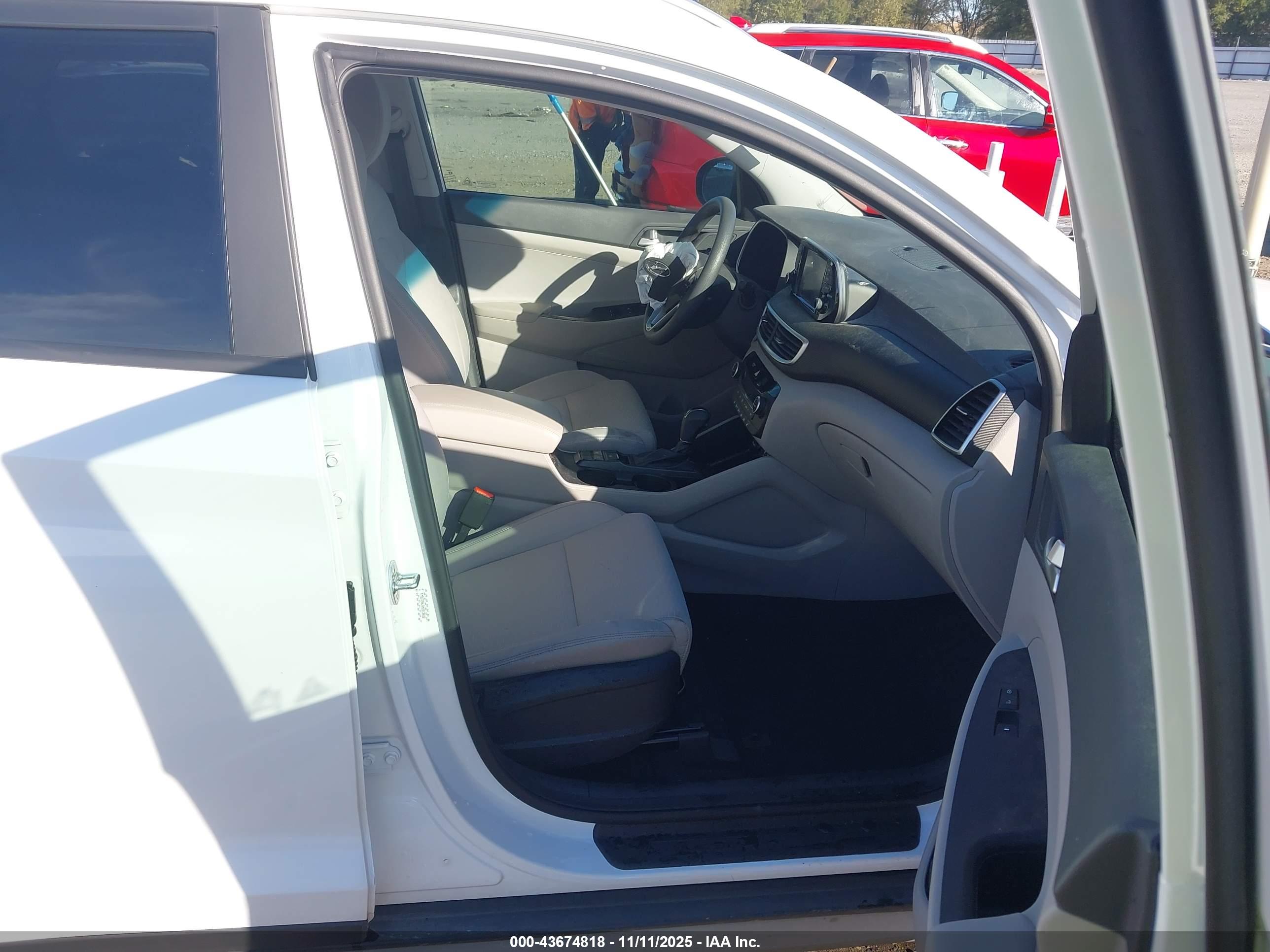 HYUNDAI TUCSON image 5