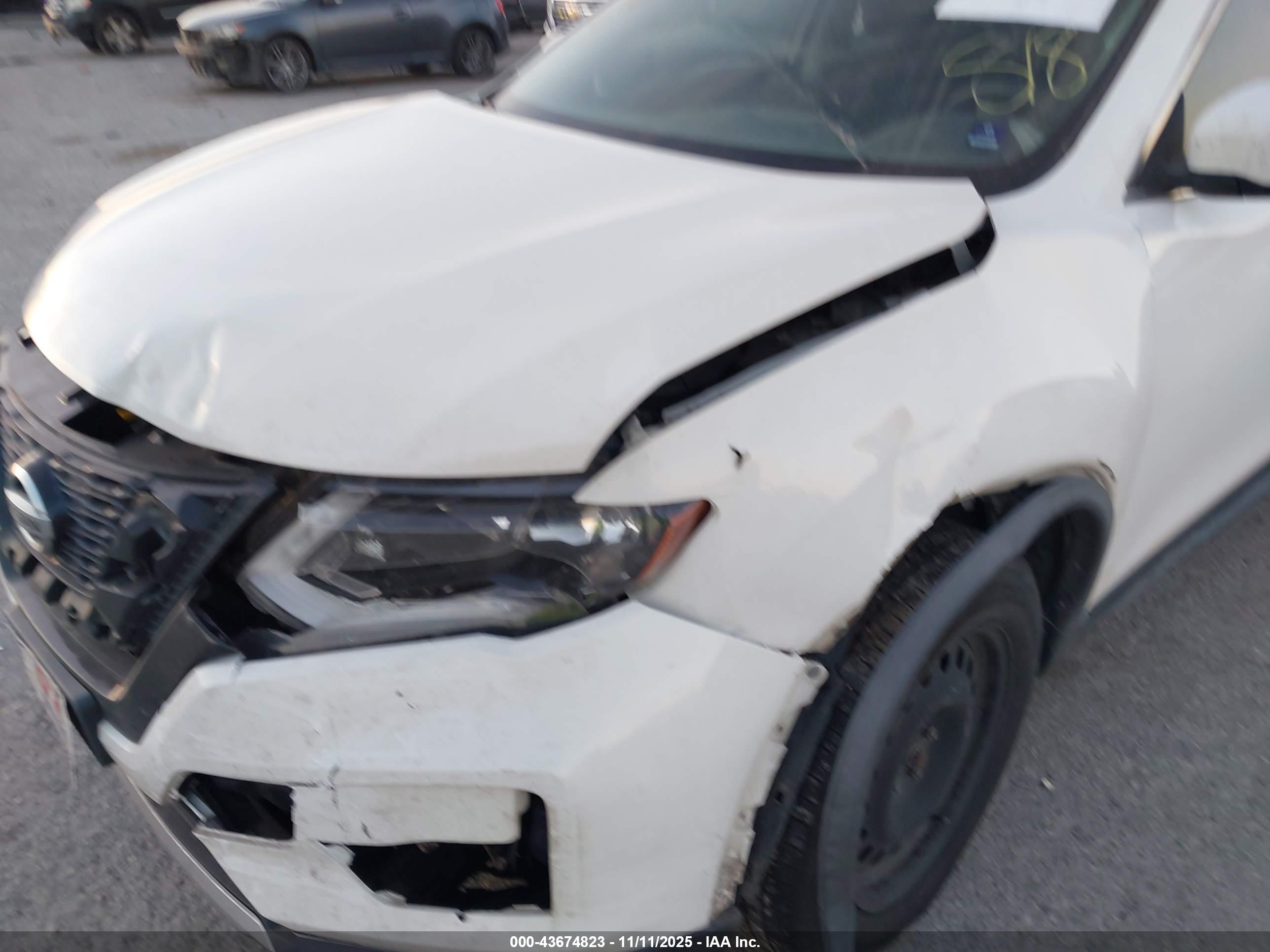 NISSAN ROGUE image 6