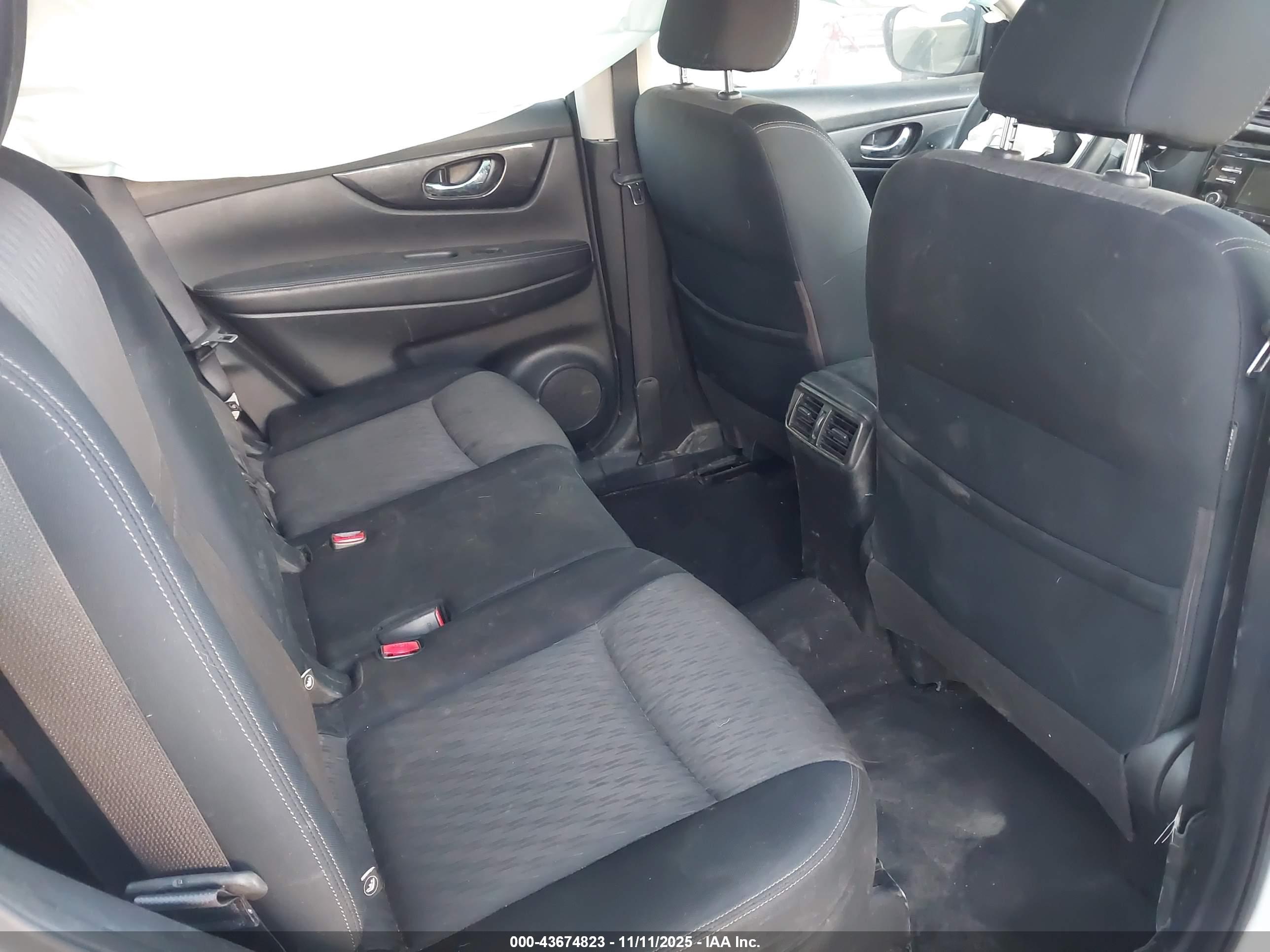 NISSAN ROGUE image 8