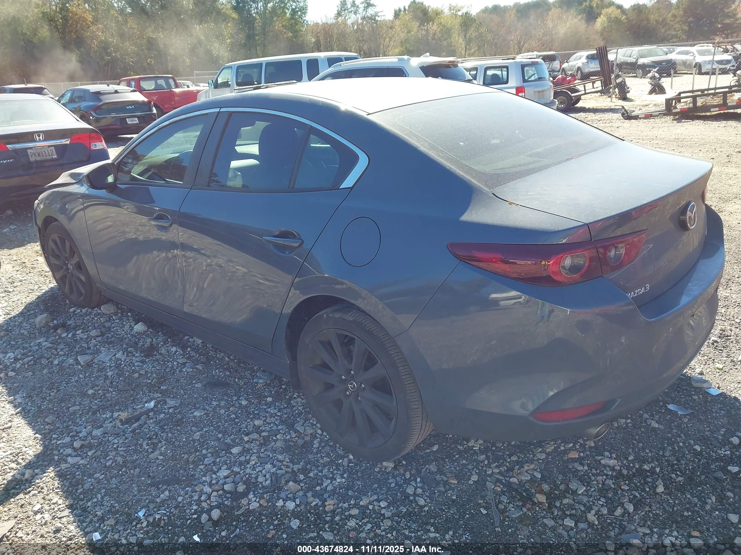 MAZDA MAZDA3 image 3