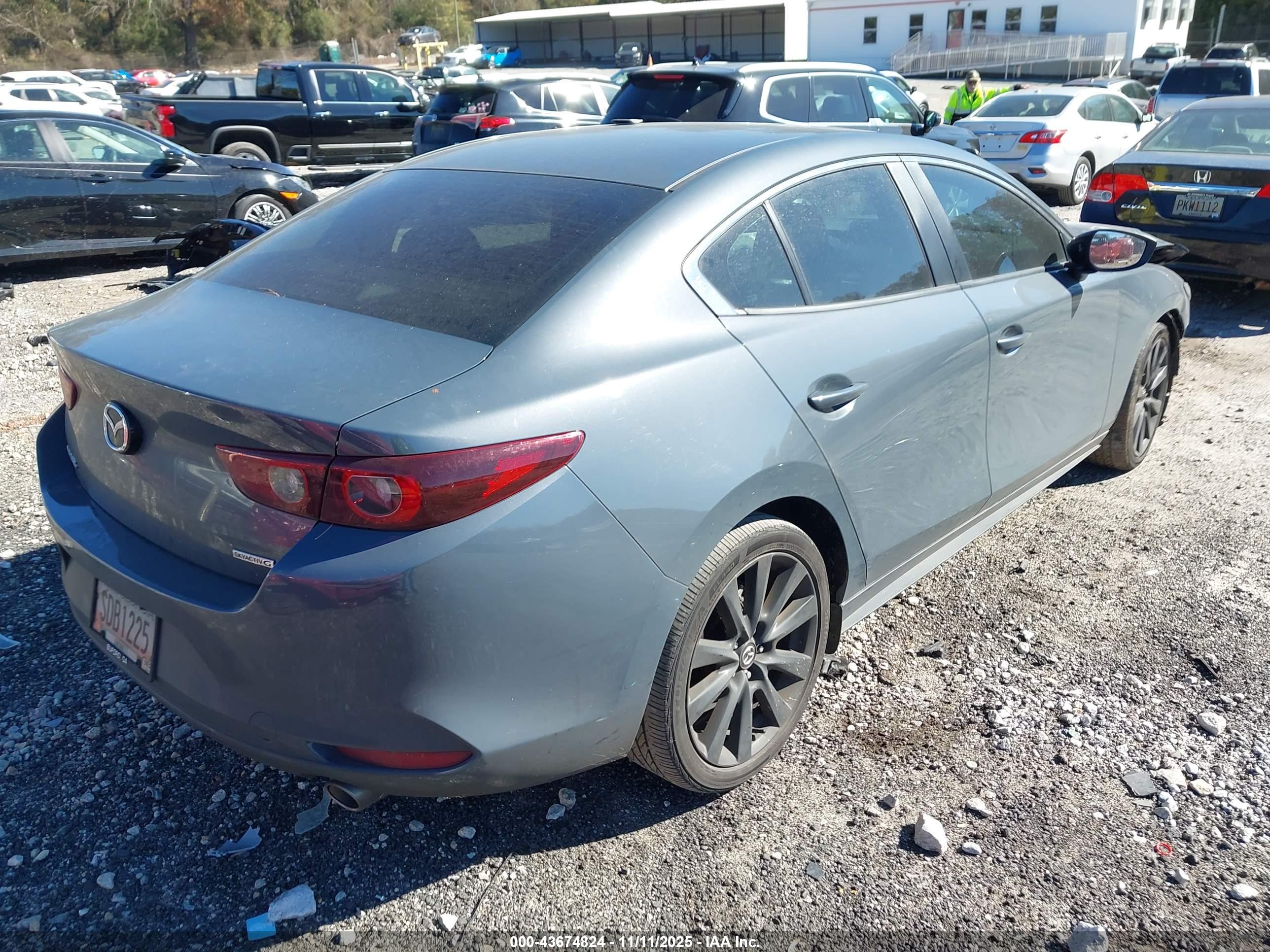 MAZDA MAZDA3 image 4