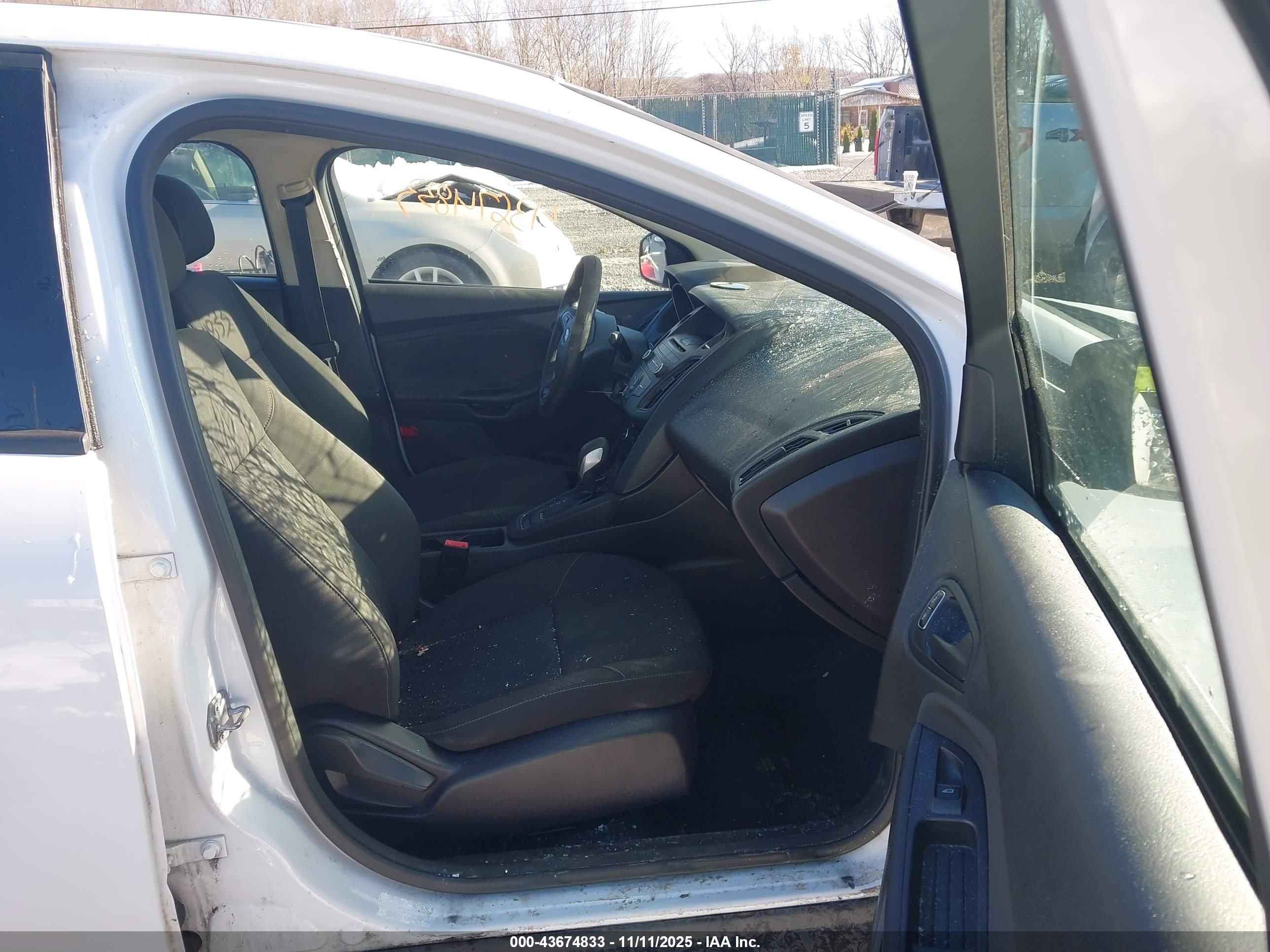 FORD FOCUS image 5