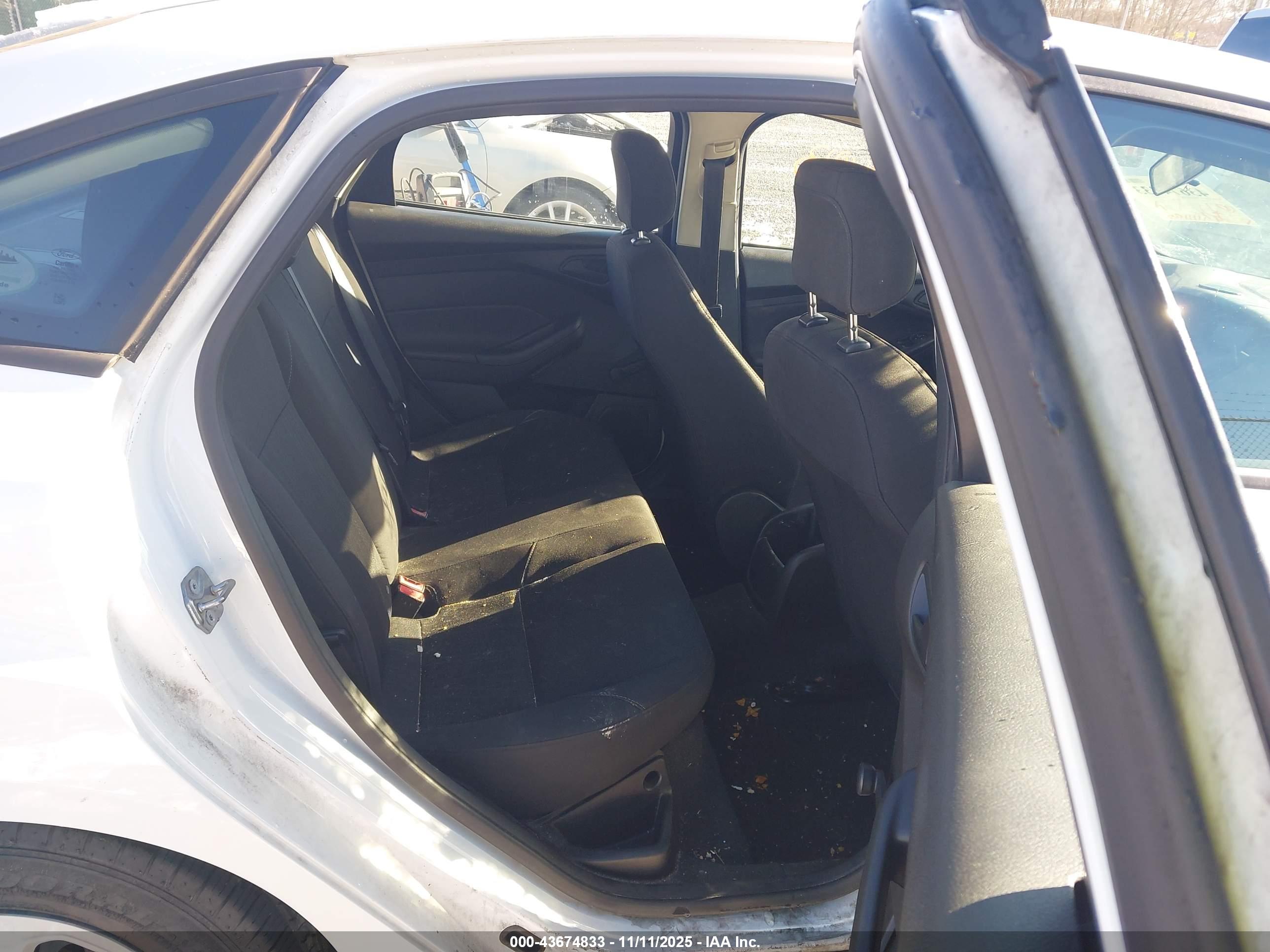 FORD FOCUS image 8