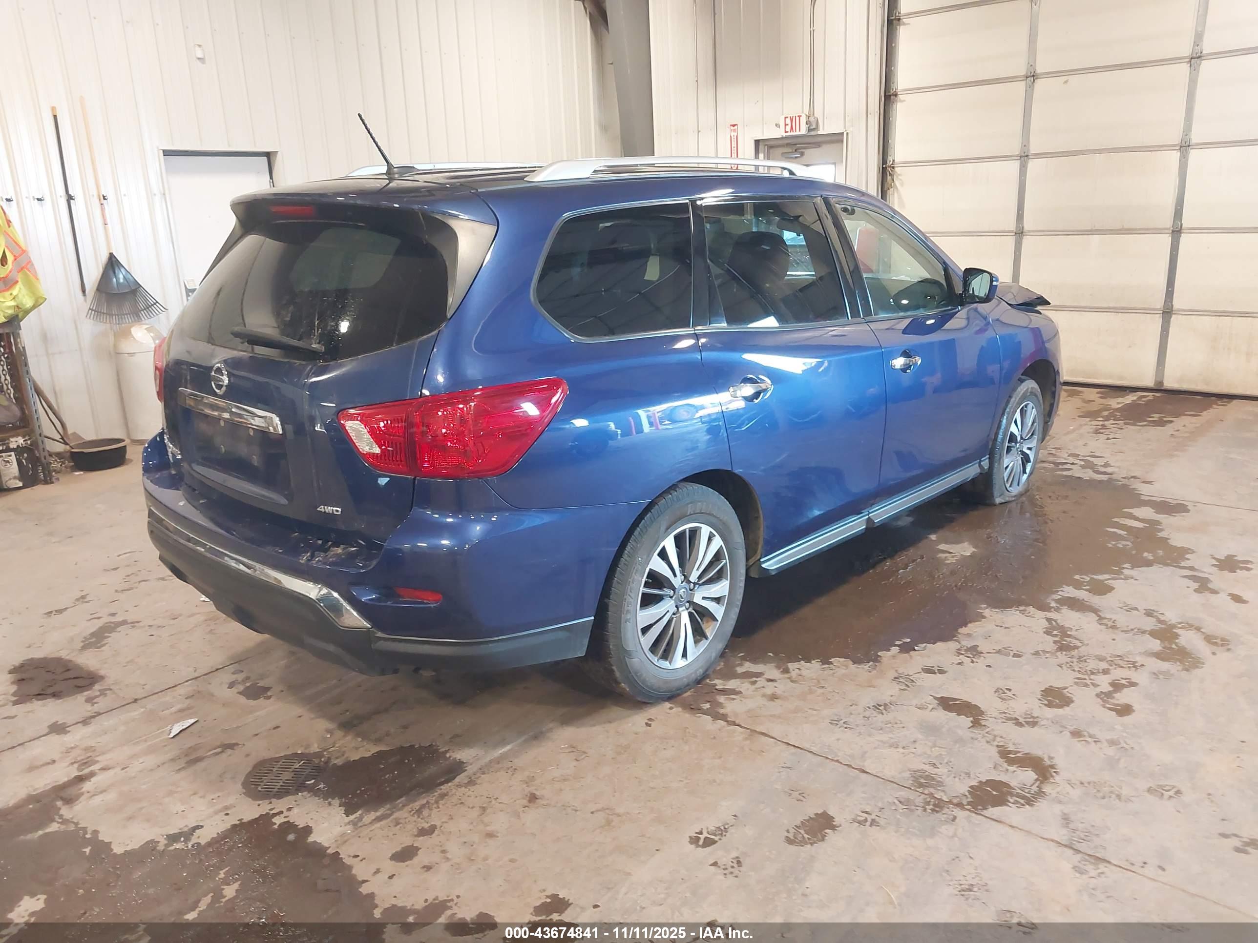 NISSAN PATHFINDER image 4