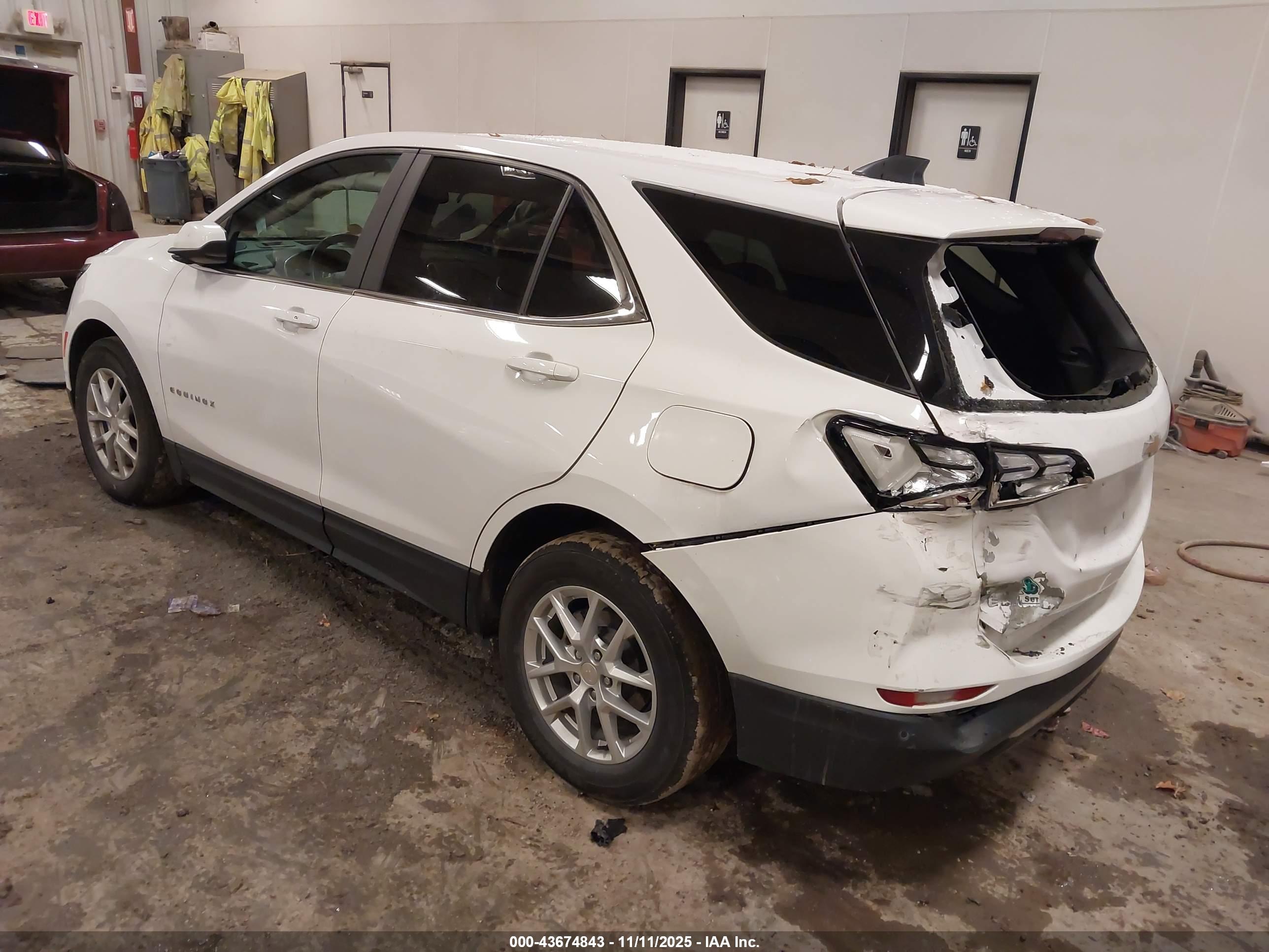 CHEVROLET EQUINOX image 3