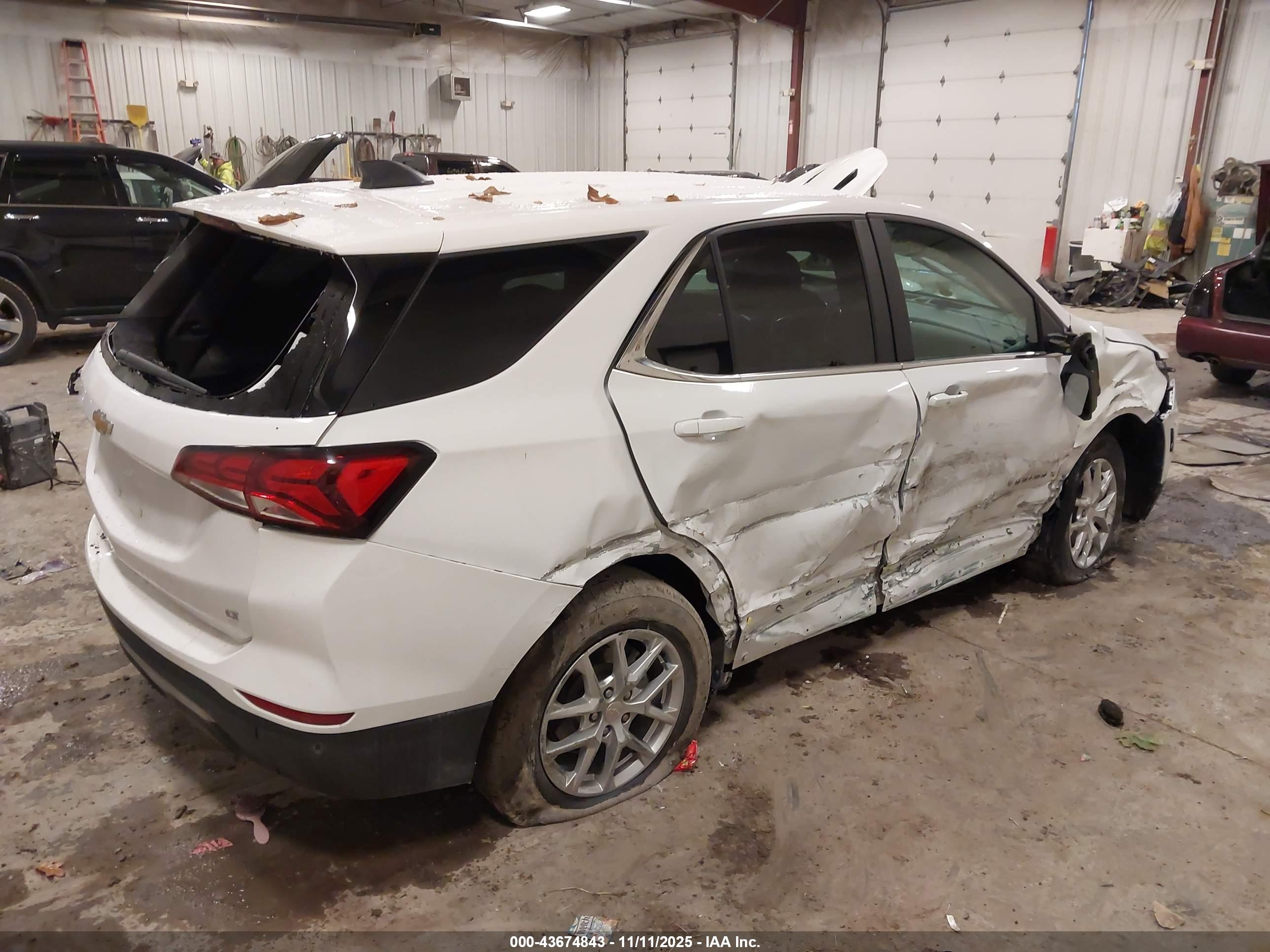 CHEVROLET EQUINOX image 4