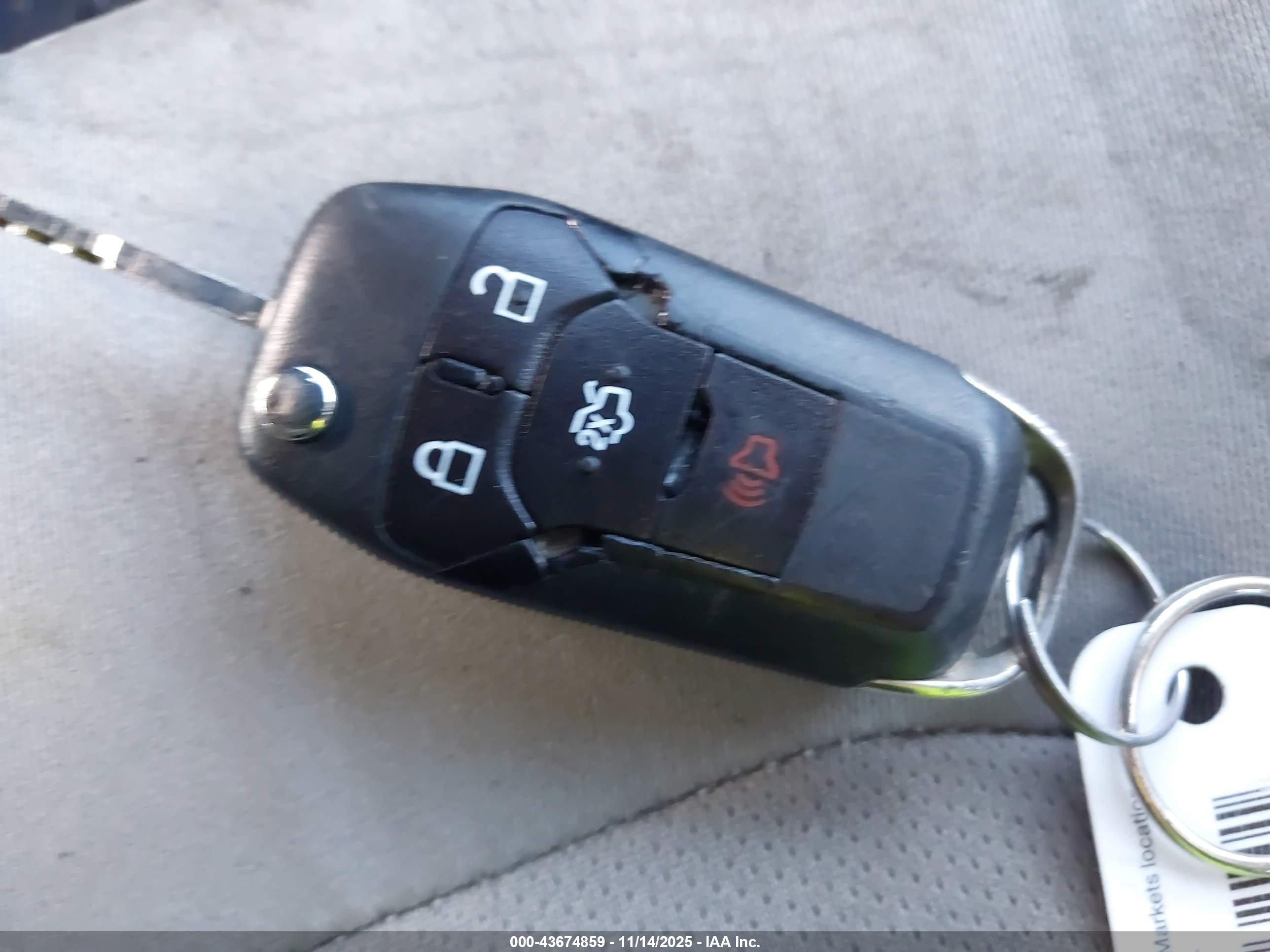 FORD FUSION image 11
