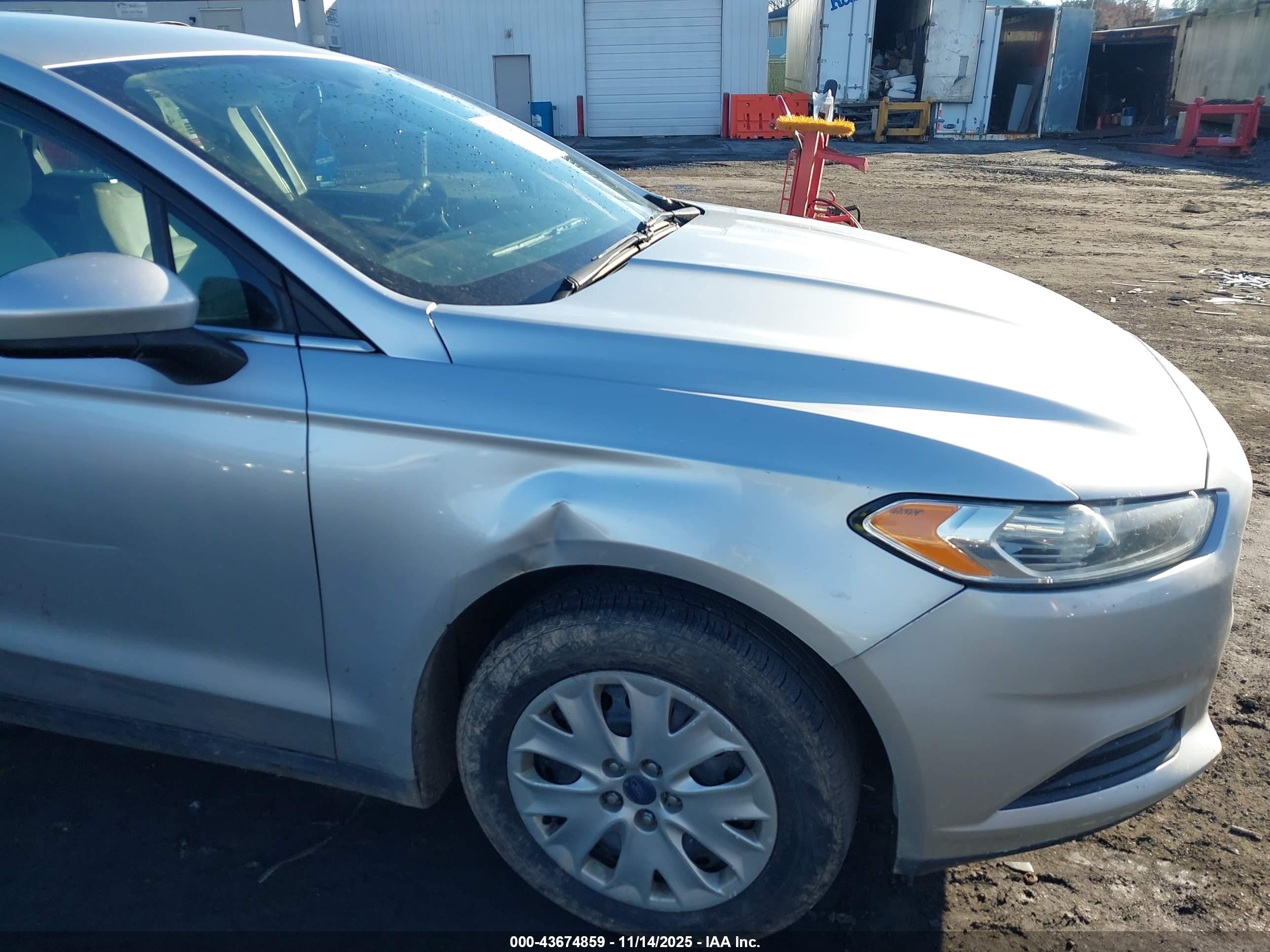 FORD FUSION image 6